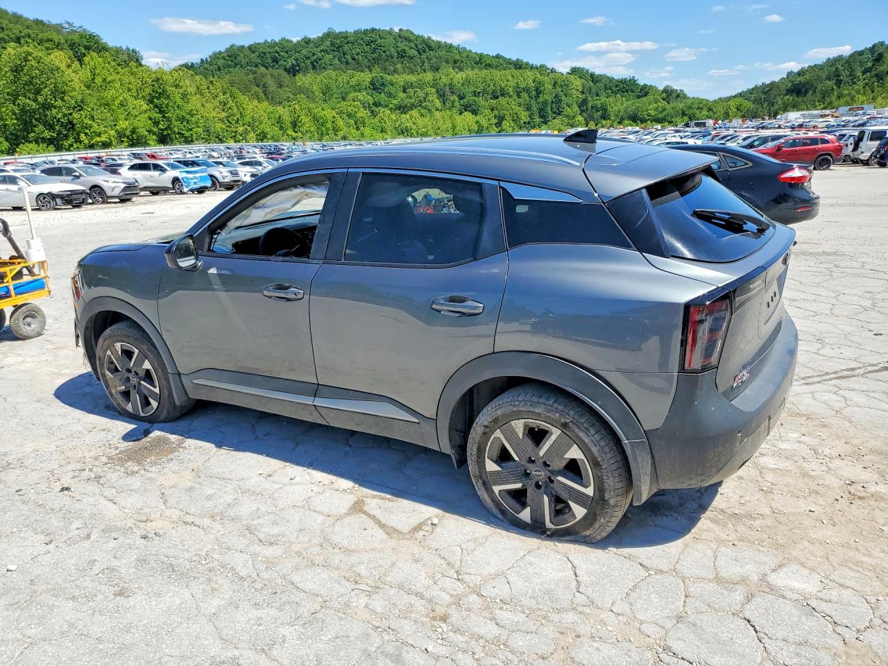 2026 Nissan Kicks Sv Gray vin: 3N8AP6CB5TL340191