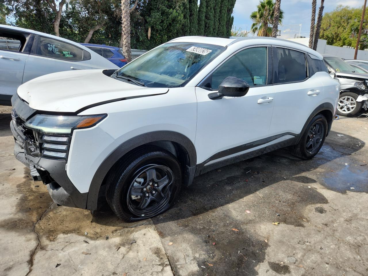 2026 Nissan Kicks Sv White vin: 3N8AP6CE4TL337888 Damage: Front Bumper Left Molding, Broken, Replacement Required