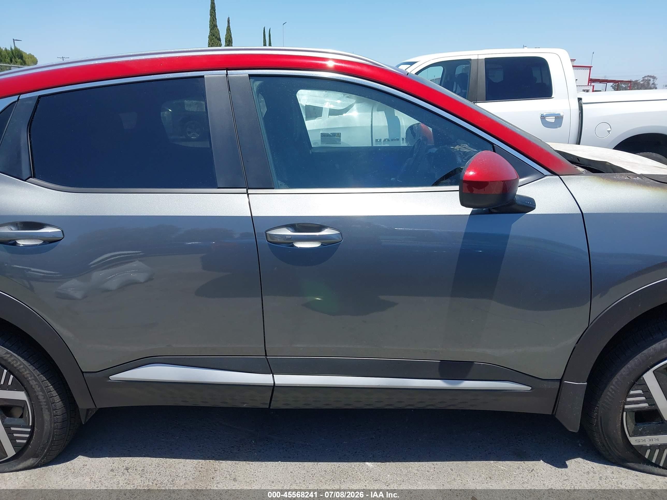 2026 Nissan Kicks Sv Gray vin: 3N8AP6CE4TL373550