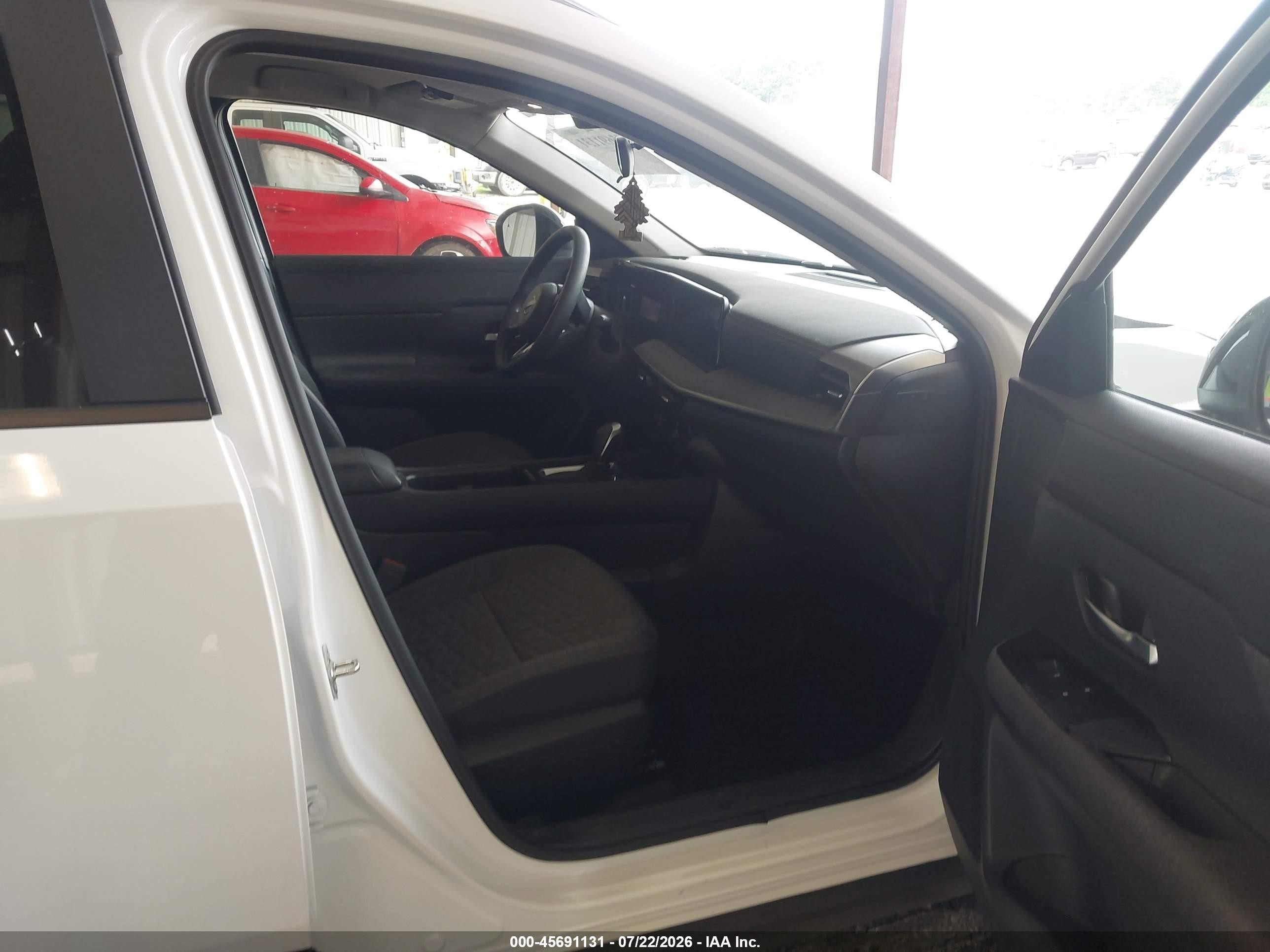 2026 Nissan Kicks Sv White vin: 3N8AP6CE9TL313747
