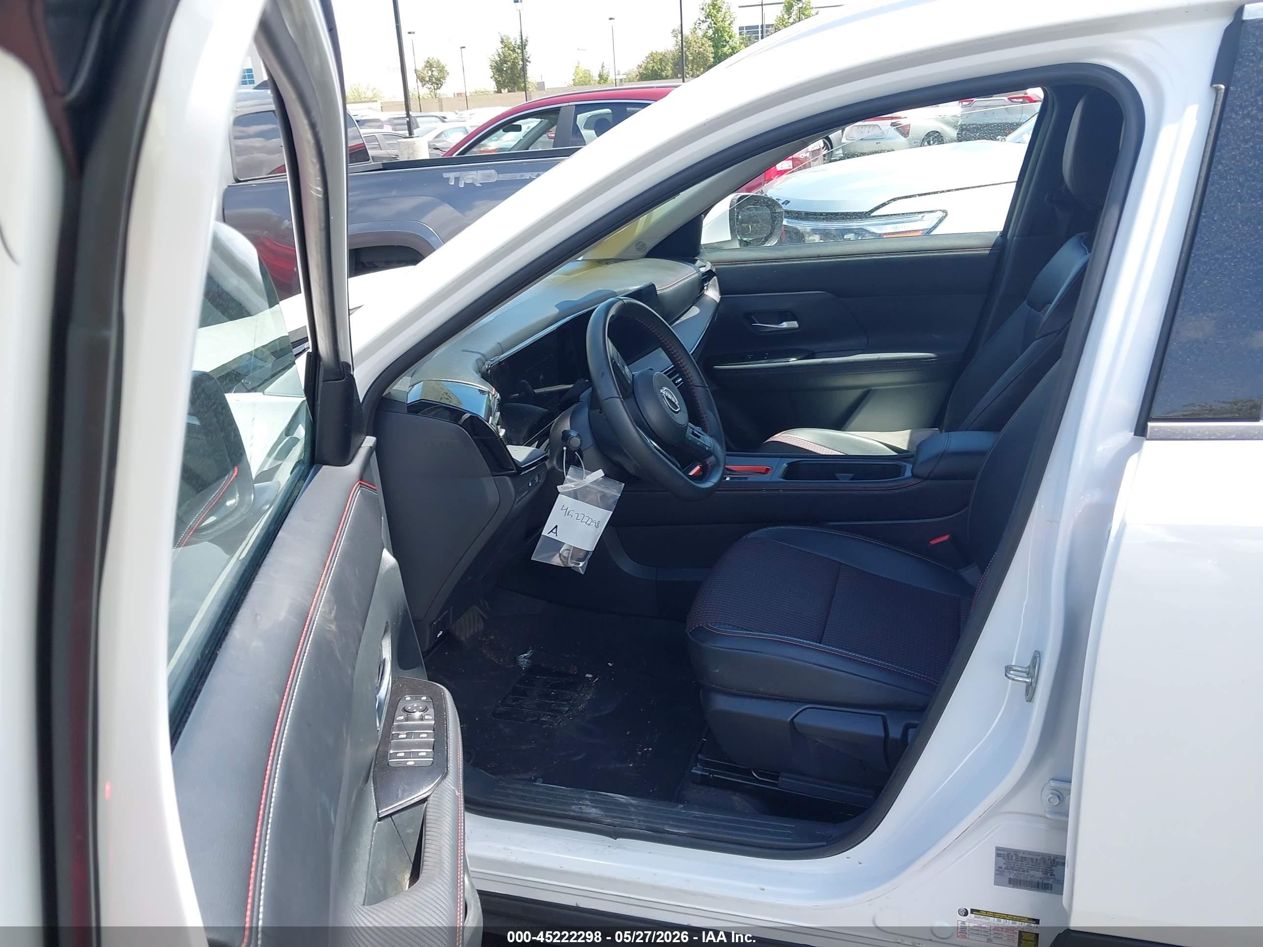 2025 Nissan Kicks Sr Fwd White vin: 3N8AP6DA6SL430793