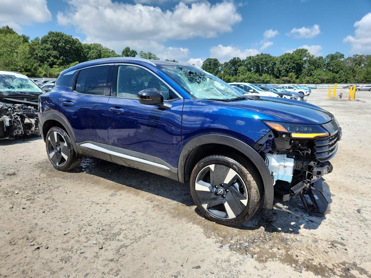 2026 Nissan Kicks Sr Blue vin: 3N8AP6DA8TL391383 Damage: Right Head Lamp, Cracked, Replacement Required
