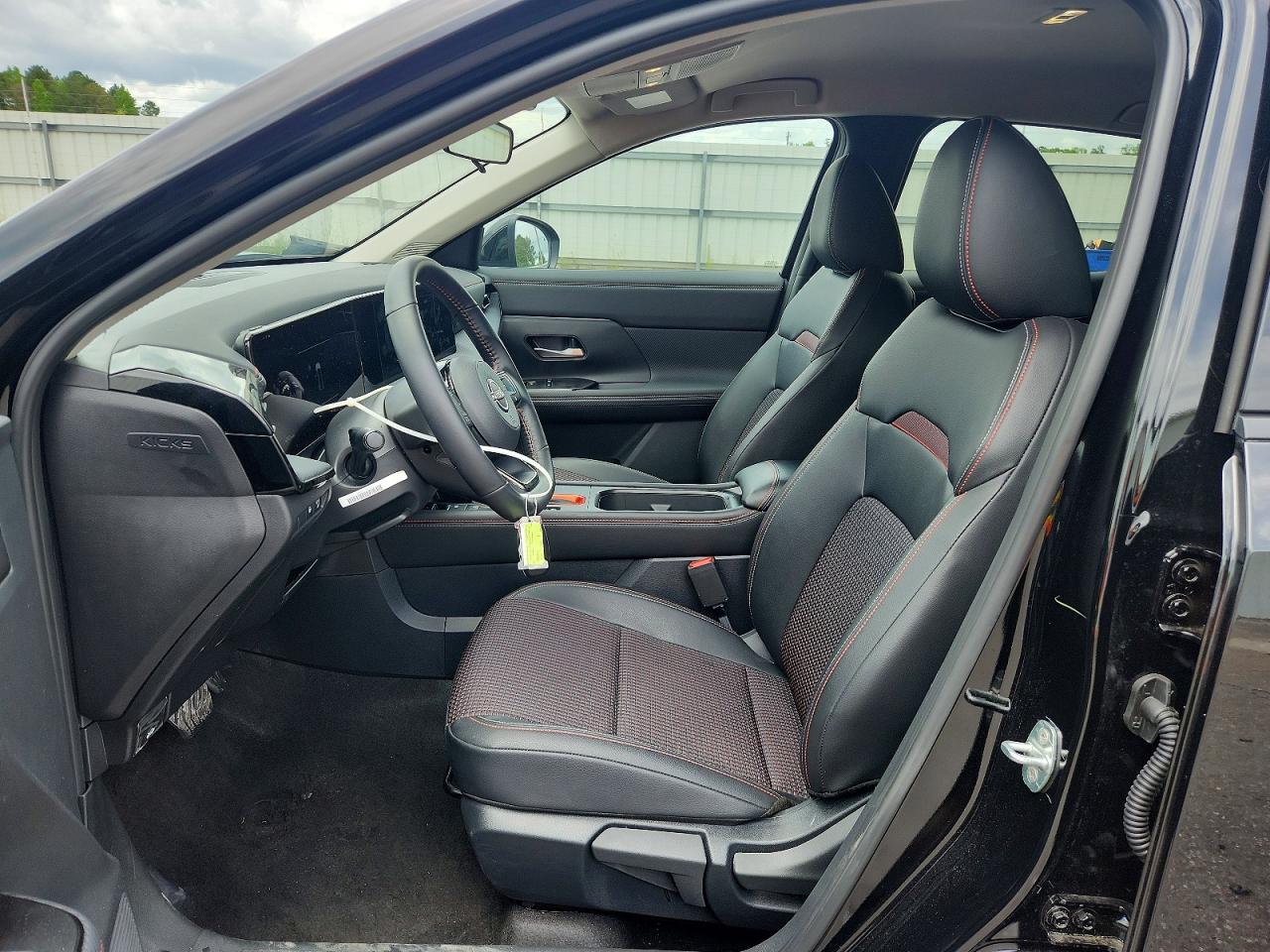 2026 Nissan Kicks Sr Black vin: 3N8AP6DAXTL376058