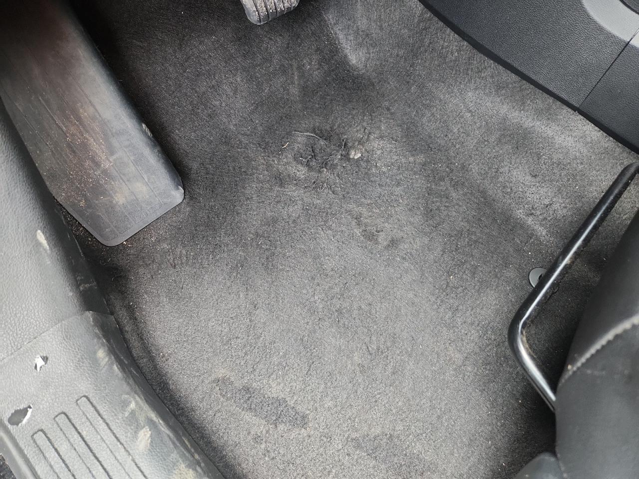 2026 Nissan Kicks Sr Black vin: 3N8AP6DAXTL376058 Damage: Left Front Carpet, Worn, Replacement Required