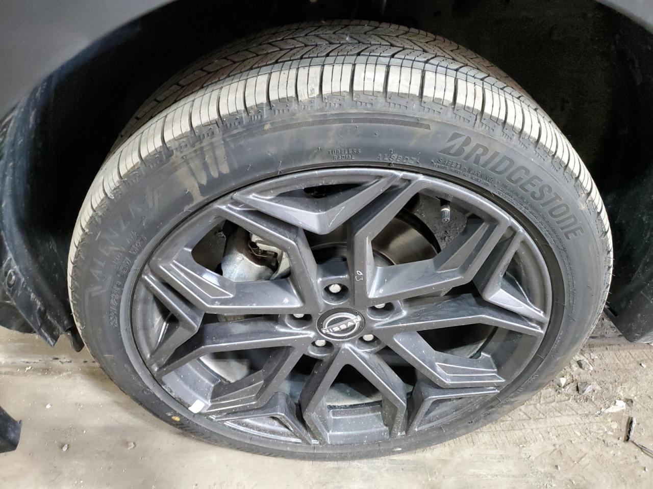2026 Nissan Kicks Sr Black vin: 3N8AP6DBXTL387408 Damage: Left Front Wheel, Curb Rash, 2 To 3 Inches