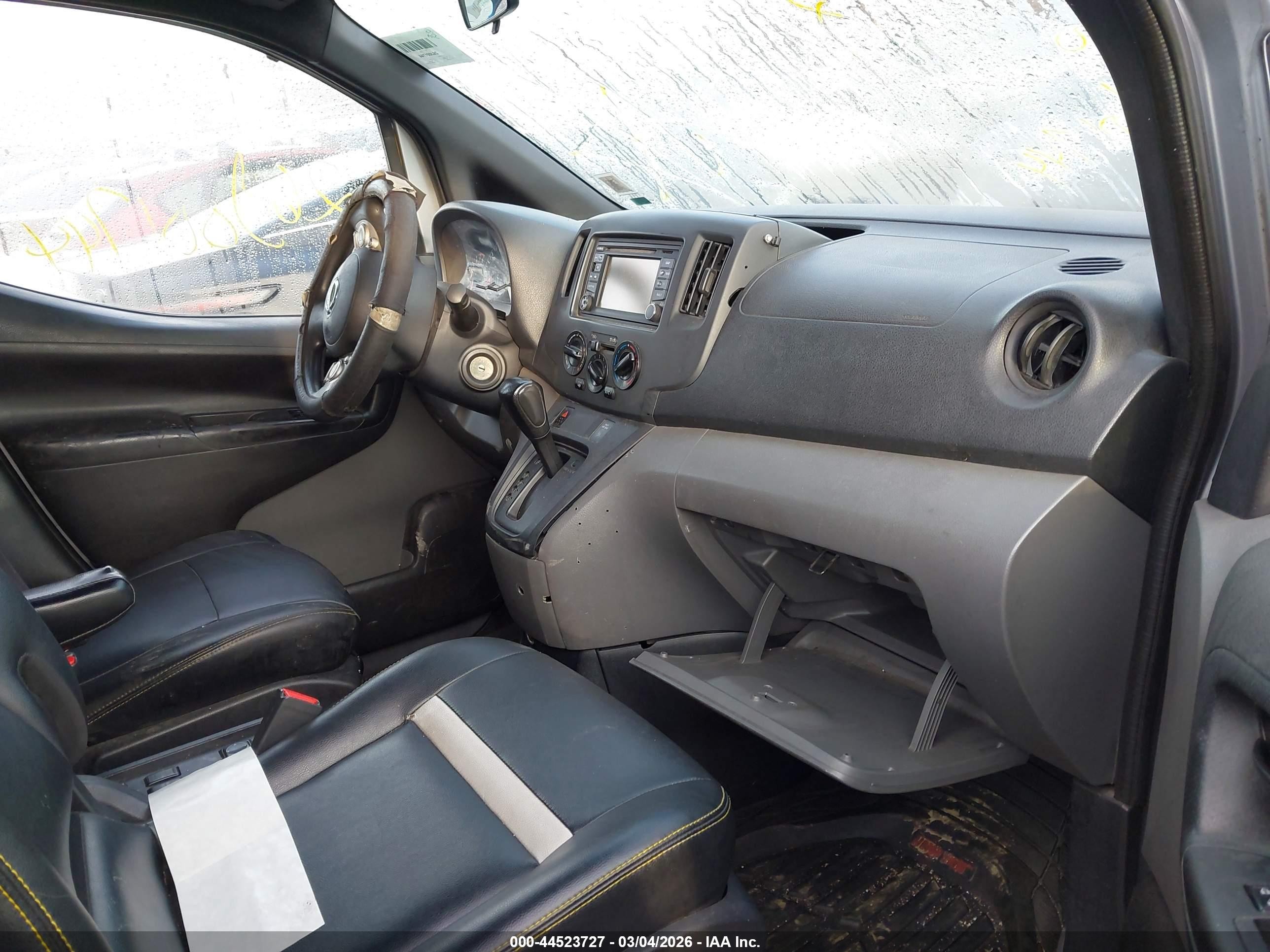 2014 Nissan Nv200 Taxi   Silver vin: 3N8CM0JT3EK702831