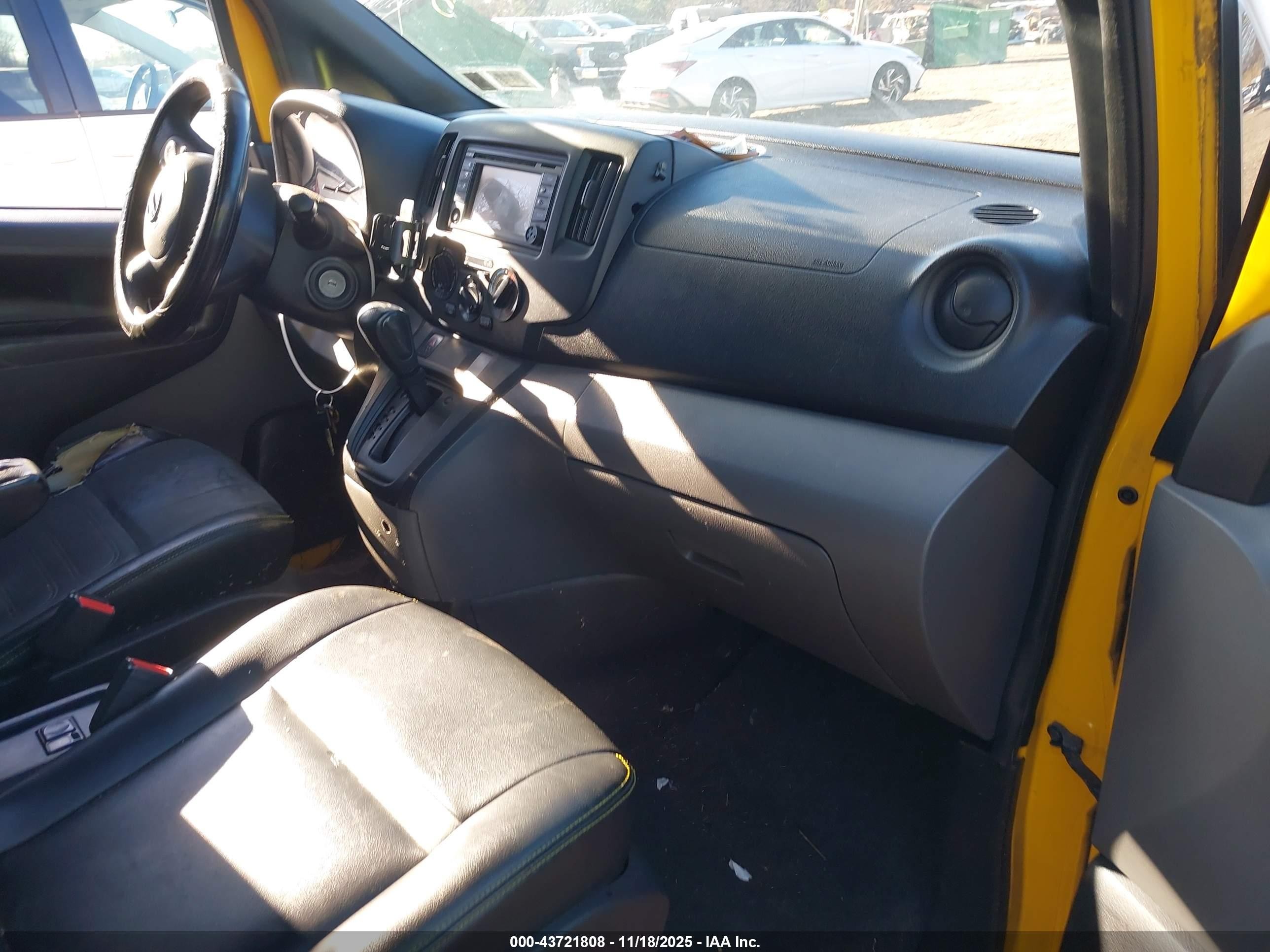 2014 Nissan Nv200 Taxi   Белый vin: 3N8CM0JT4EK690432
