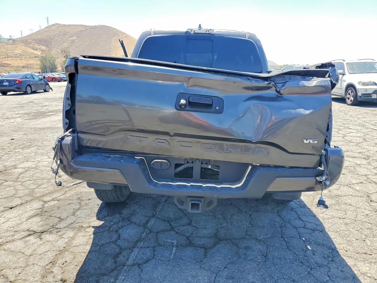 2017 Toyota Tacoma Trd Sport Серый vin: 3TMAZ5CN1HM051983