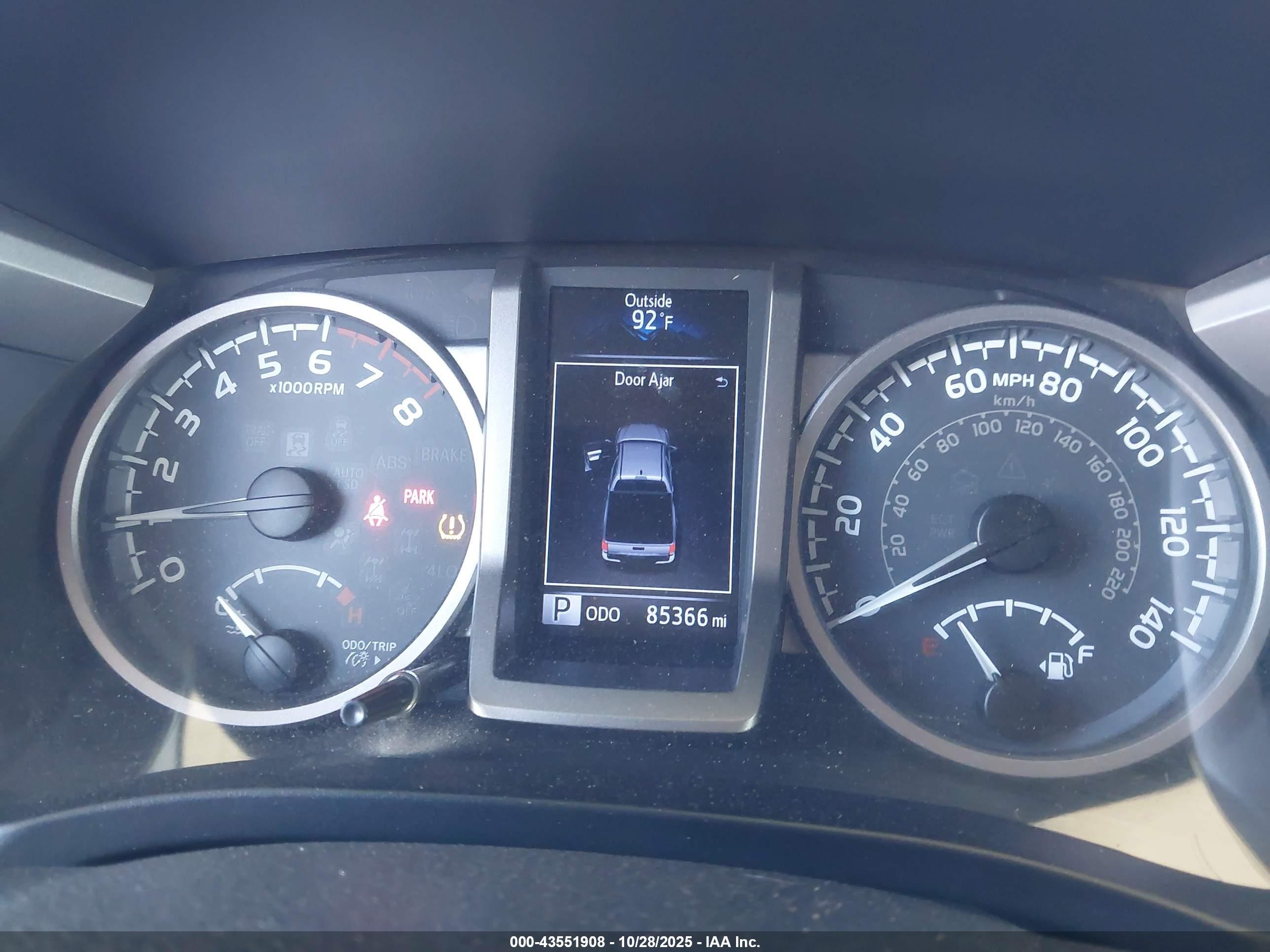 2018 Toyota Tacoma Sr5 V6 Красный vin: 3TMAZ5CN1JM054467