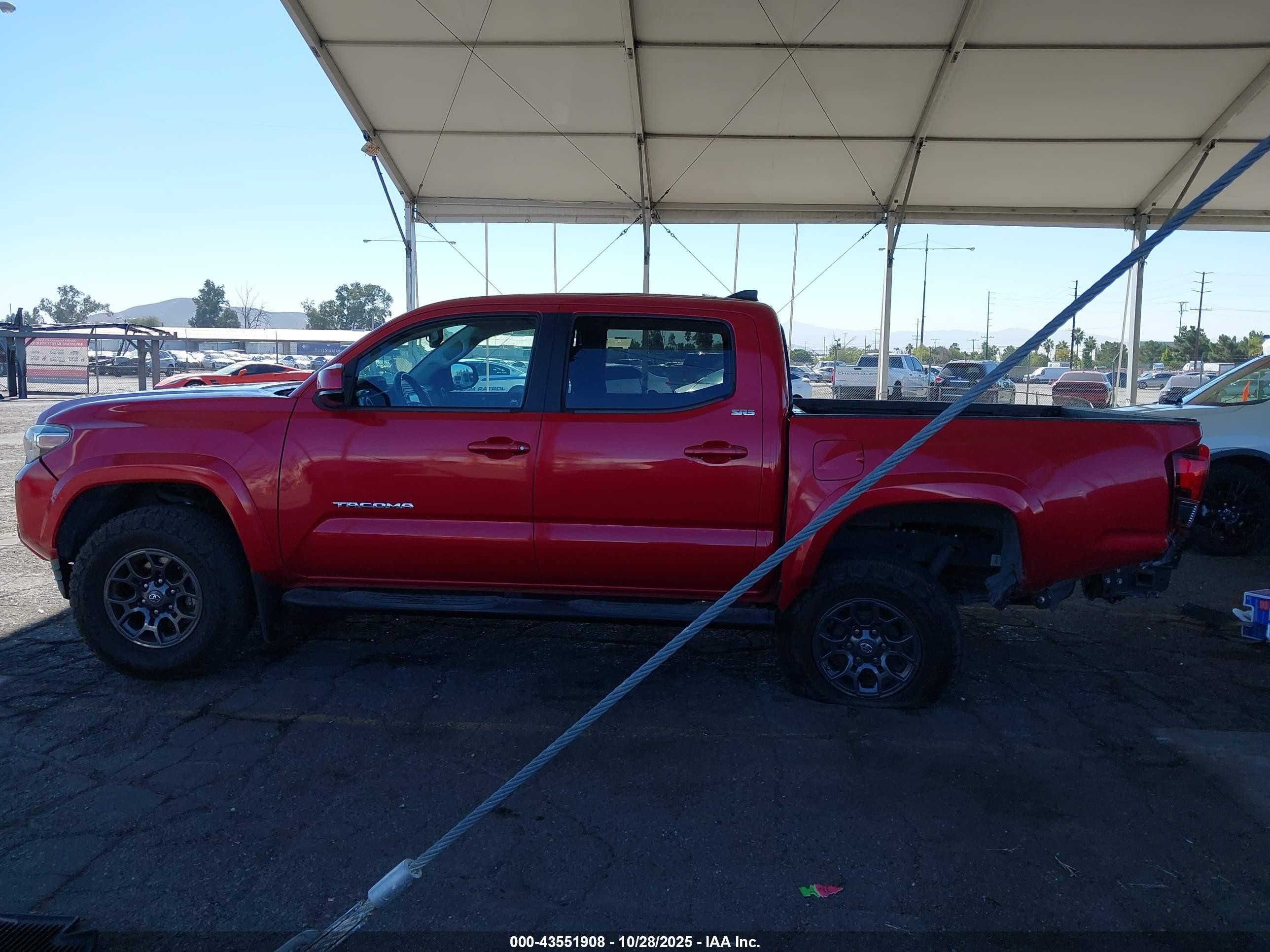 2018 Toyota Tacoma Sr5 V6 Красный vin: 3TMAZ5CN1JM054467