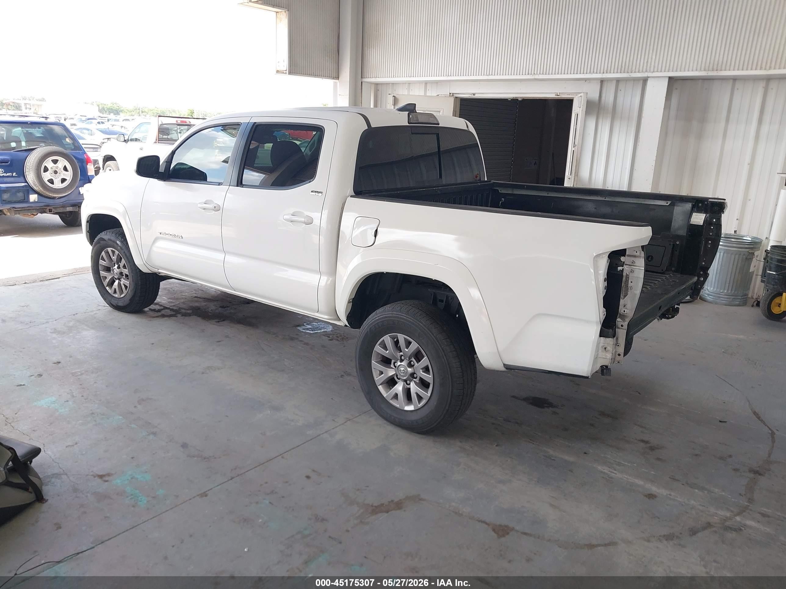 2018 Toyota Tacoma Sr5 V6 Белый vin: 3TMAZ5CN1JM068580