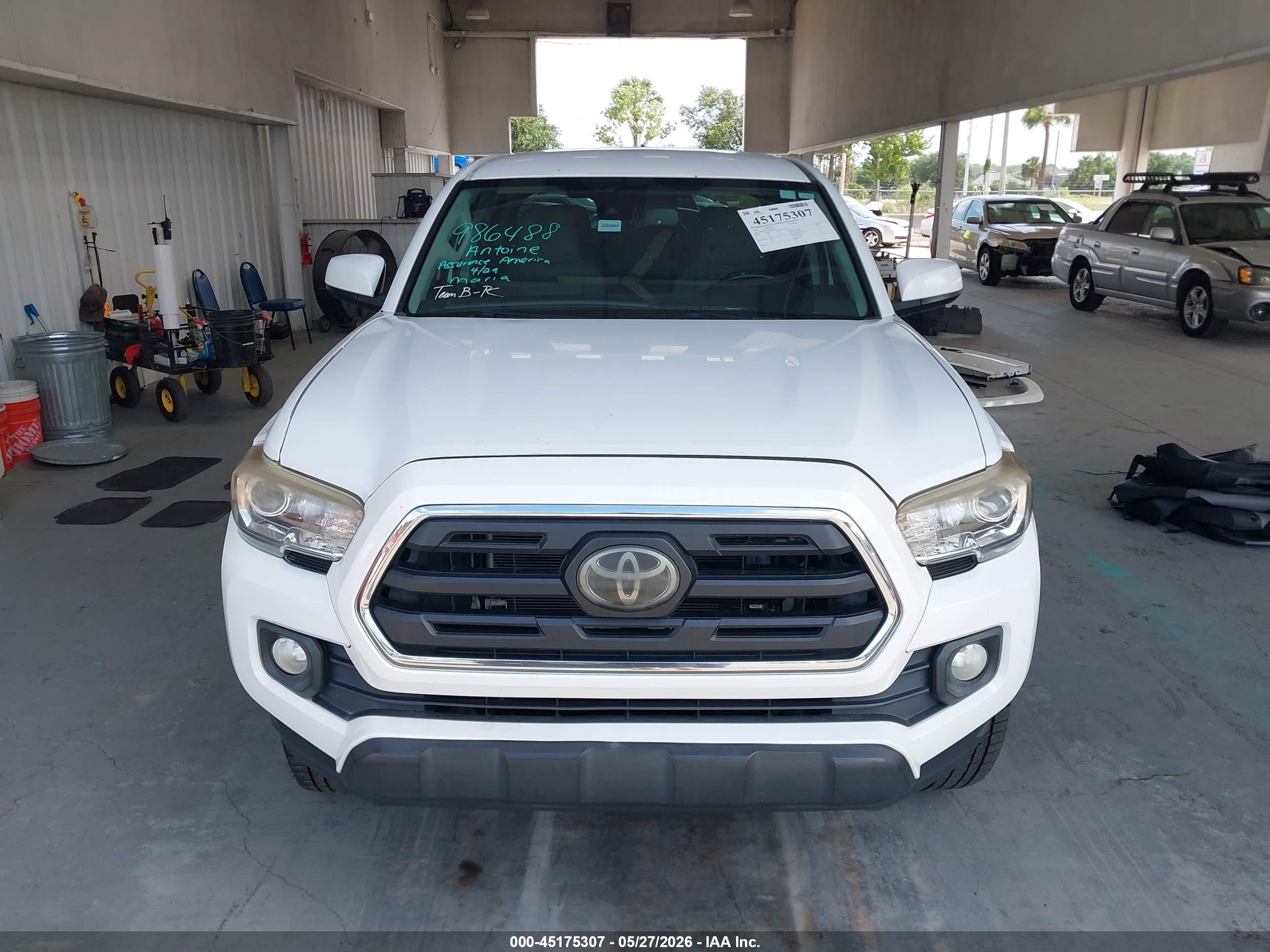 2018 Toyota Tacoma Sr5 V6 Белый vin: 3TMAZ5CN1JM068580