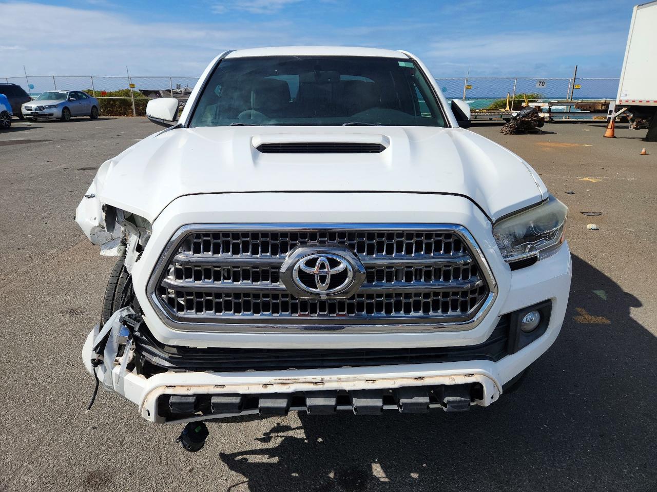 2017 Toyota Tacoma Trd Sport/trd Off Road/trd Pro White vin: 3TMAZ5CN2HM041284