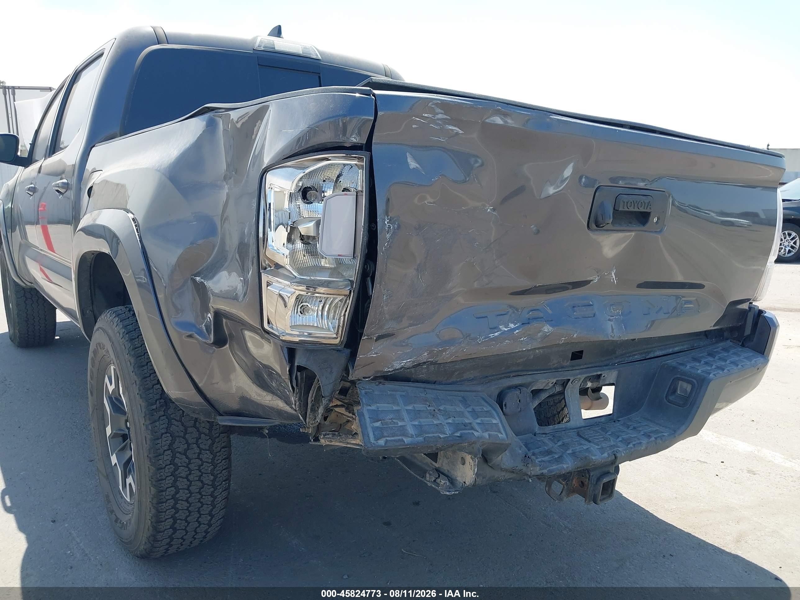 2017 Toyota Tacoma Trd Sport Gray vin: 3TMAZ5CN6HM040171
