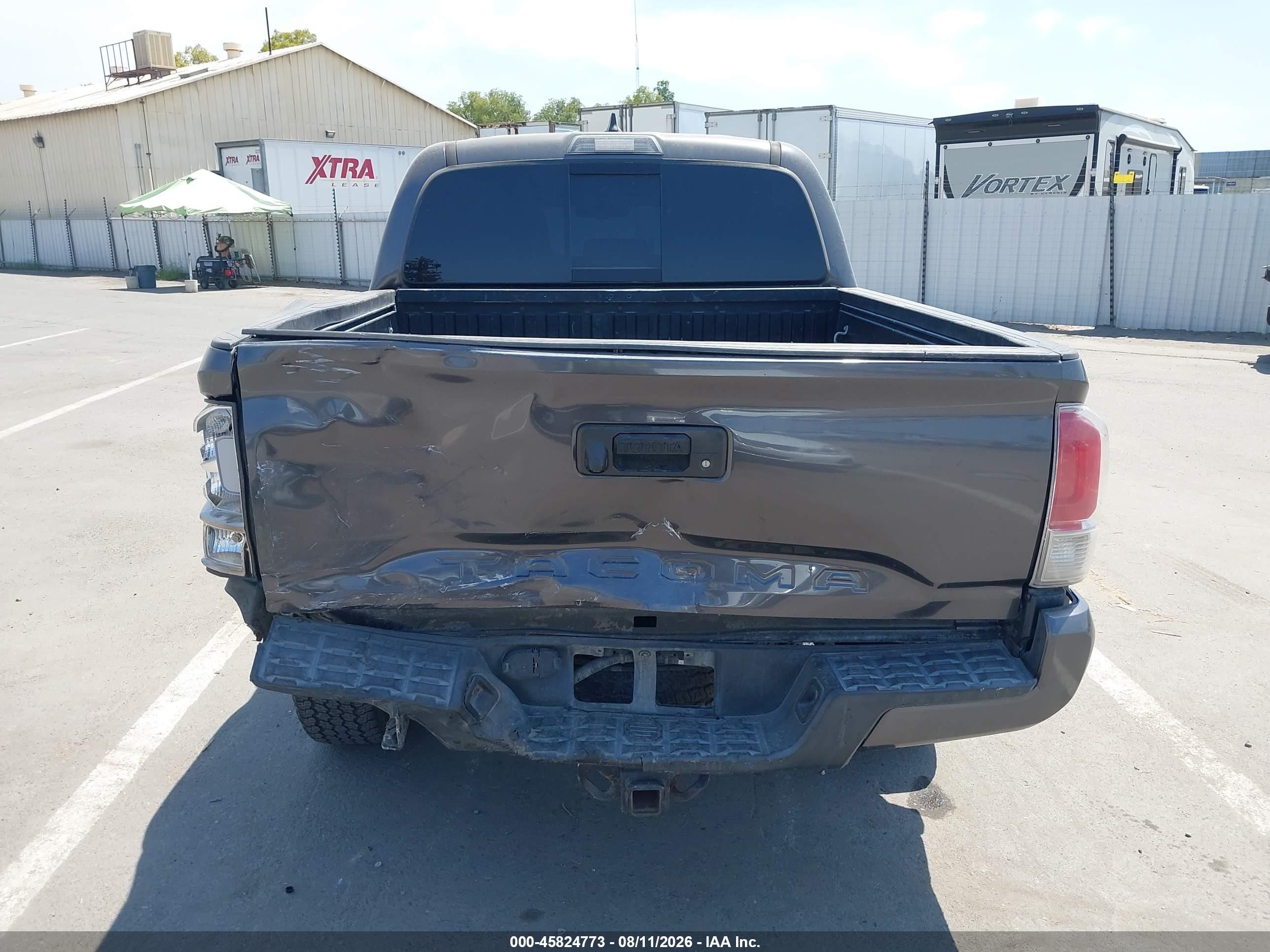 2017 Toyota Tacoma Trd Sport Gray vin: 3TMAZ5CN6HM040171