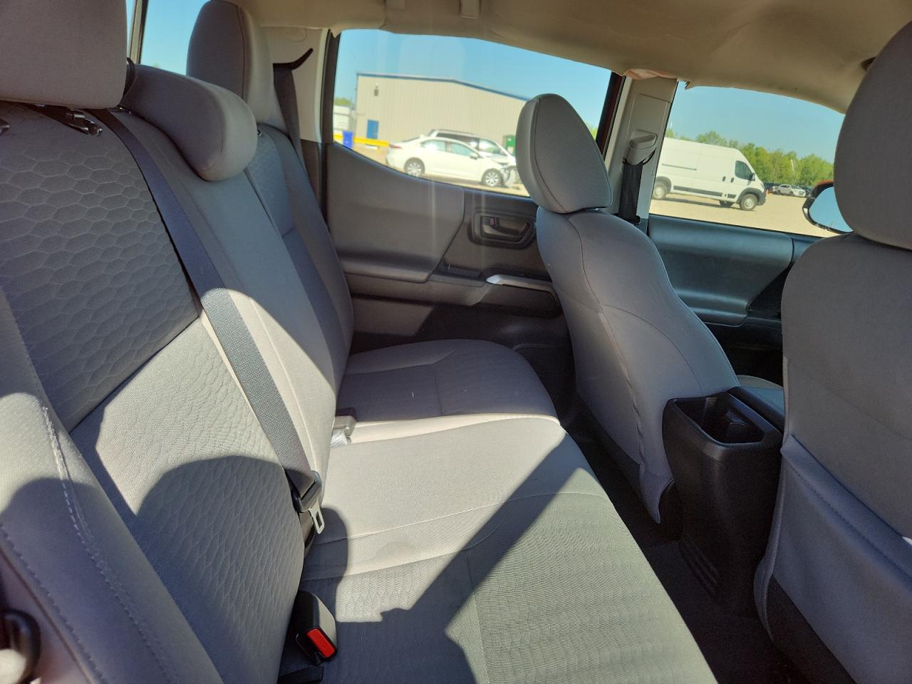 2018 Toyota Tacoma Sr5 V6 Оранжевый vin: 3TMAZ5CN8JM061500
