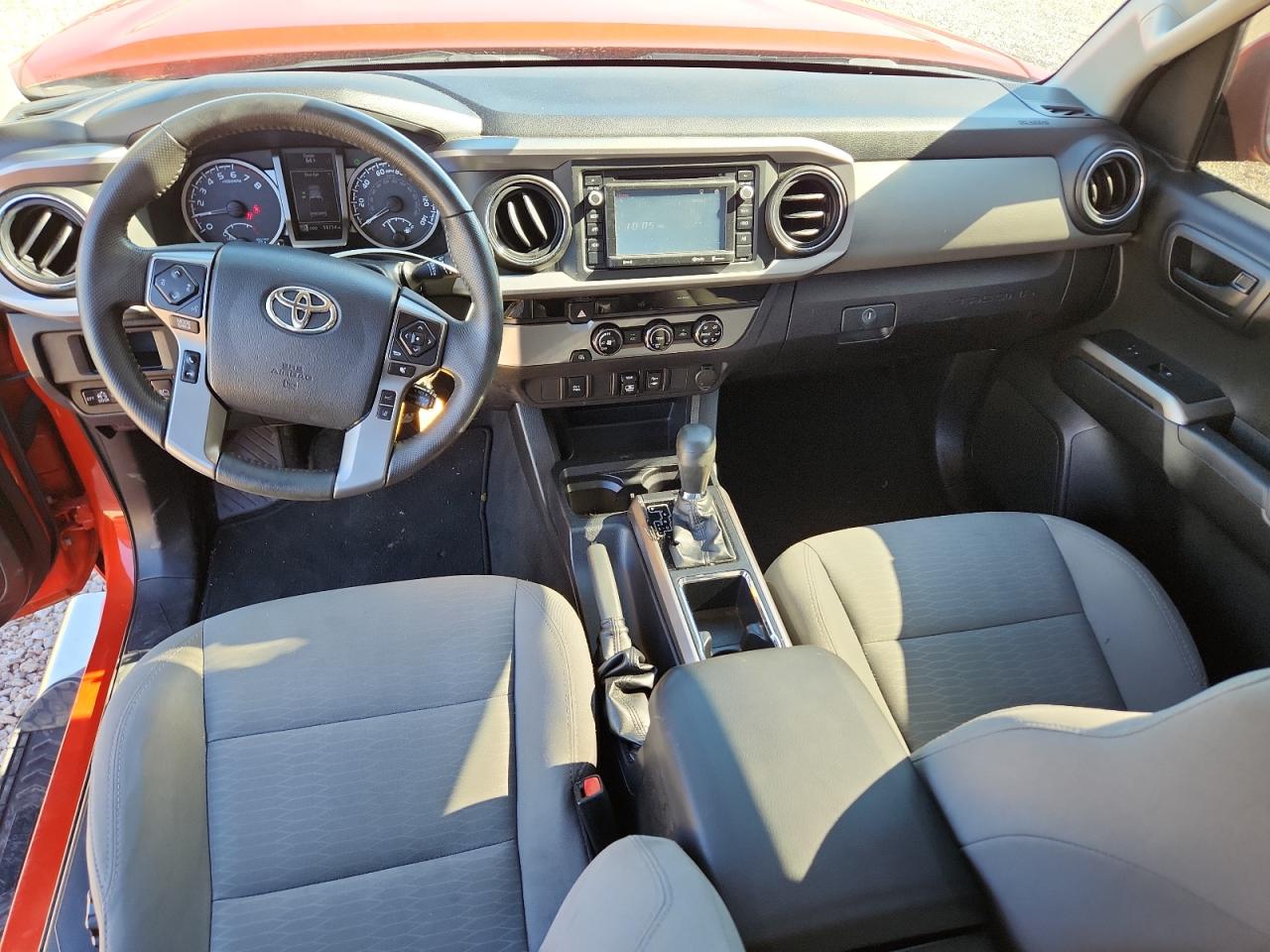 2018 Toyota Tacoma Sr5 V6 Оранжевый vin: 3TMAZ5CN8JM061500