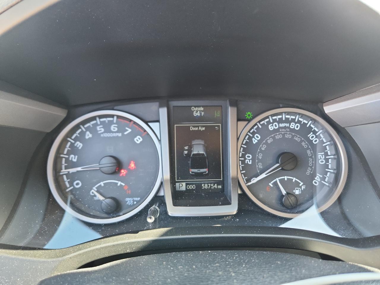 2018 Toyota Tacoma Sr5 V6 Оранжевый vin: 3TMAZ5CN8JM061500