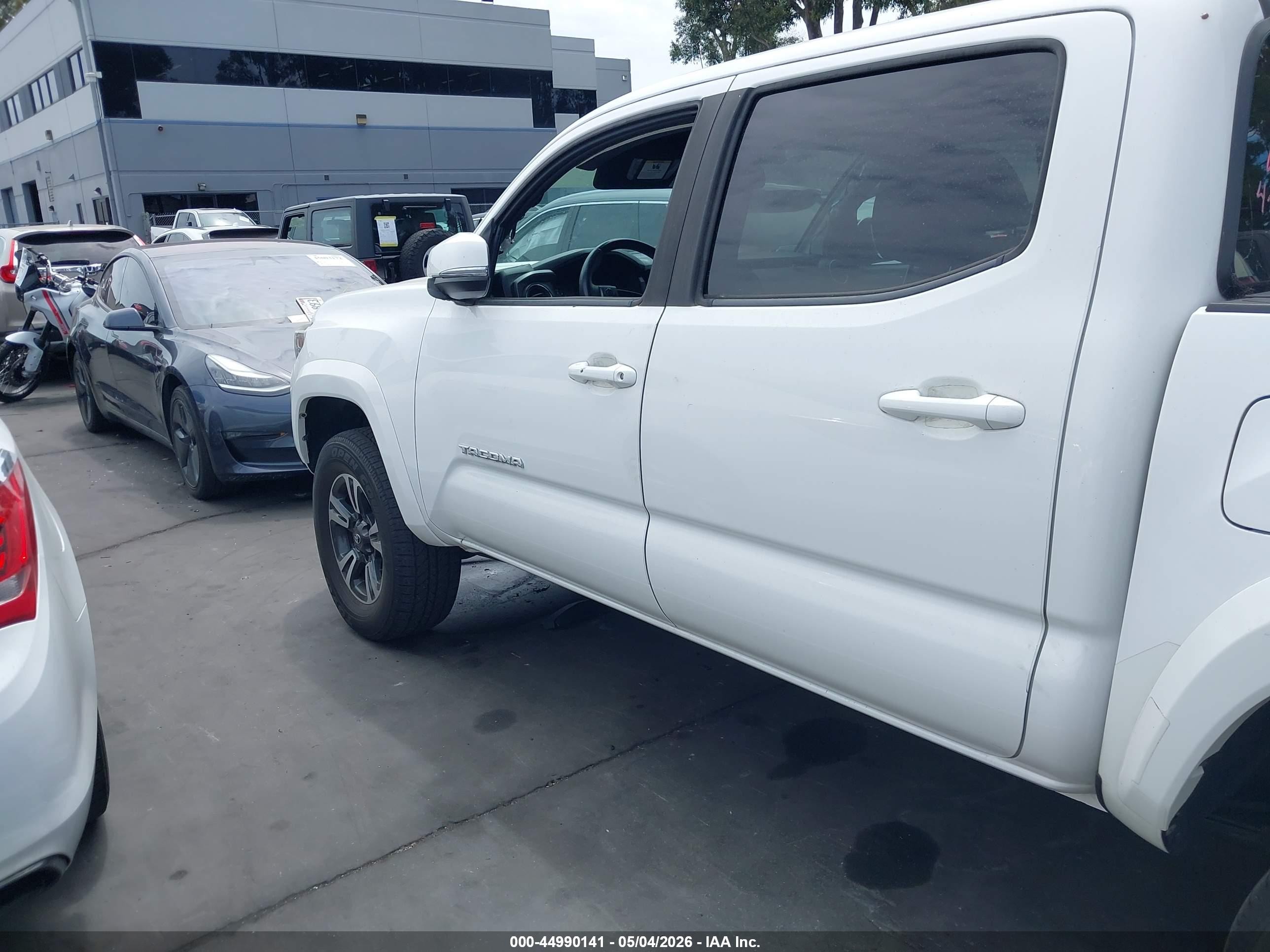 2019 Toyota Tacoma Trd Sport Белый vin: 3TMAZ5CN9KM093177