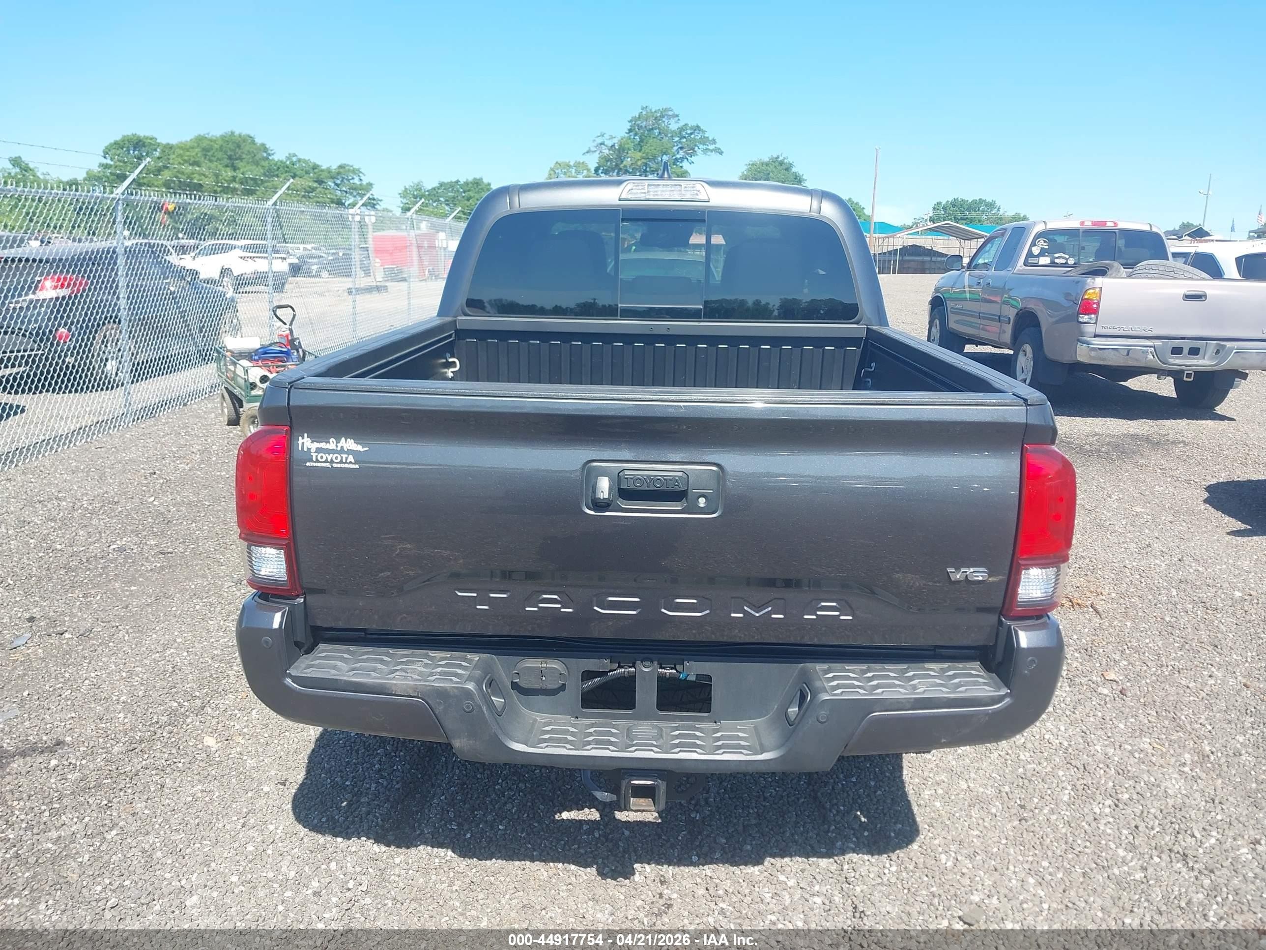 2019 Toyota Tacoma Trd Sport Gray vin: 3TMAZ5CN9KM099786