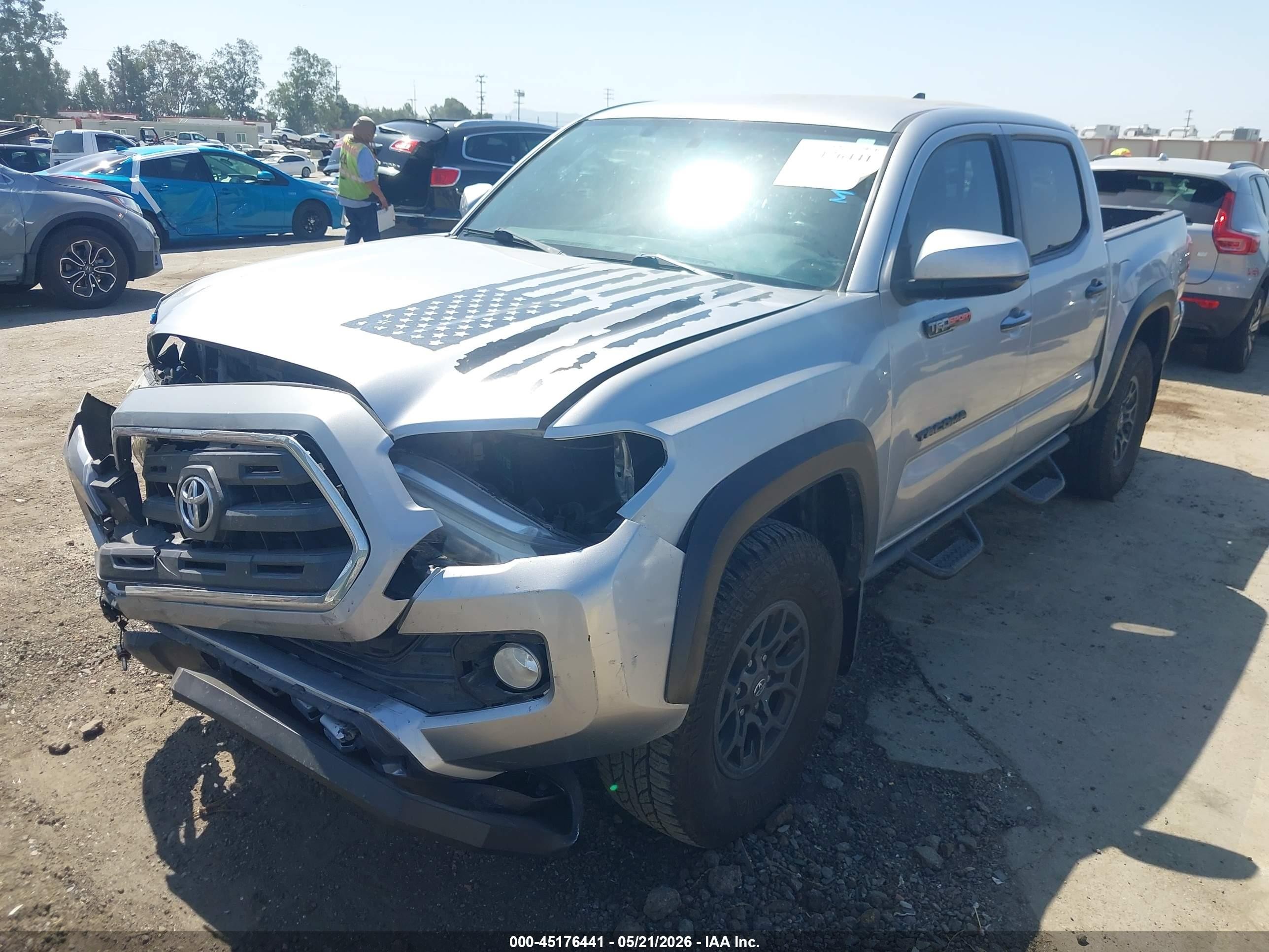 2017 Toyota Tacoma Sr5 V6 Серебряный vin: 3TMAZ5CNXHM030050
