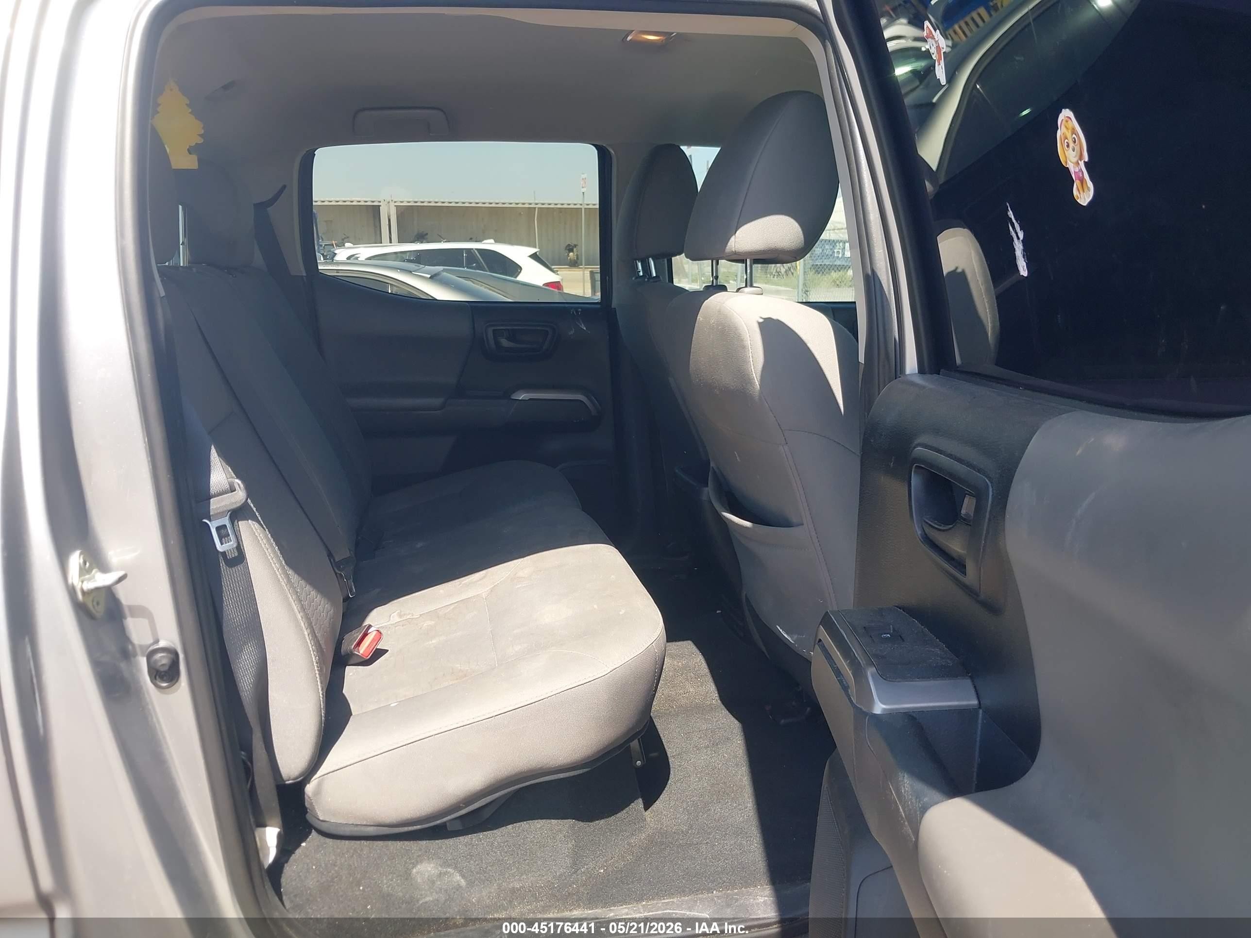 2017 Toyota Tacoma Sr5 V6 Серебряный vin: 3TMAZ5CNXHM030050