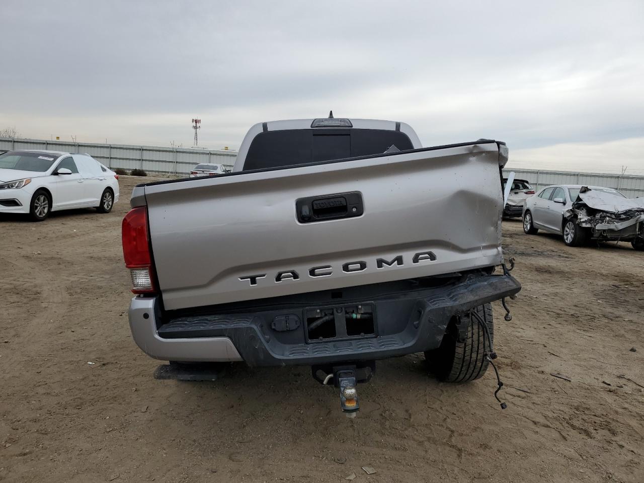 2017 Toyota Tacoma Double Cab Silver vin: 3TMBZ5DN4HM011416