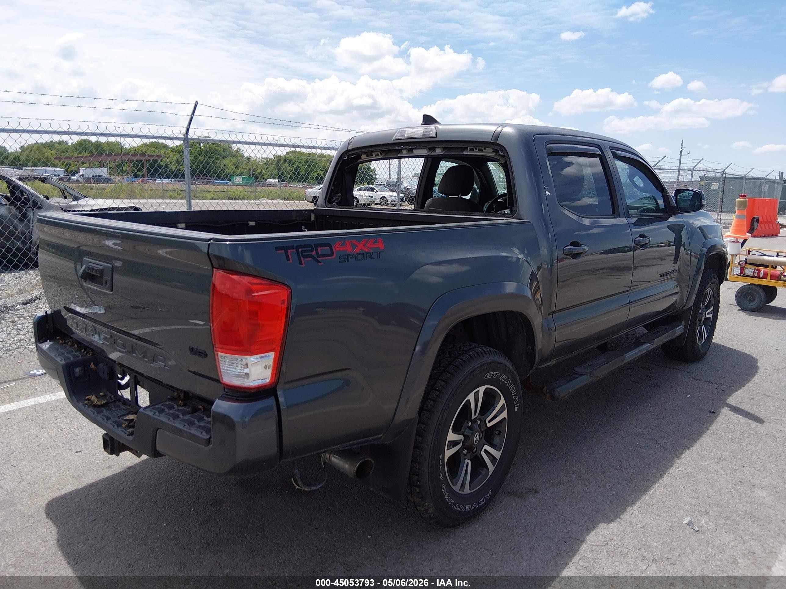 2017 Toyota Tacoma Trd Sport Gray vin: 3TMCZ5AN0HM044129