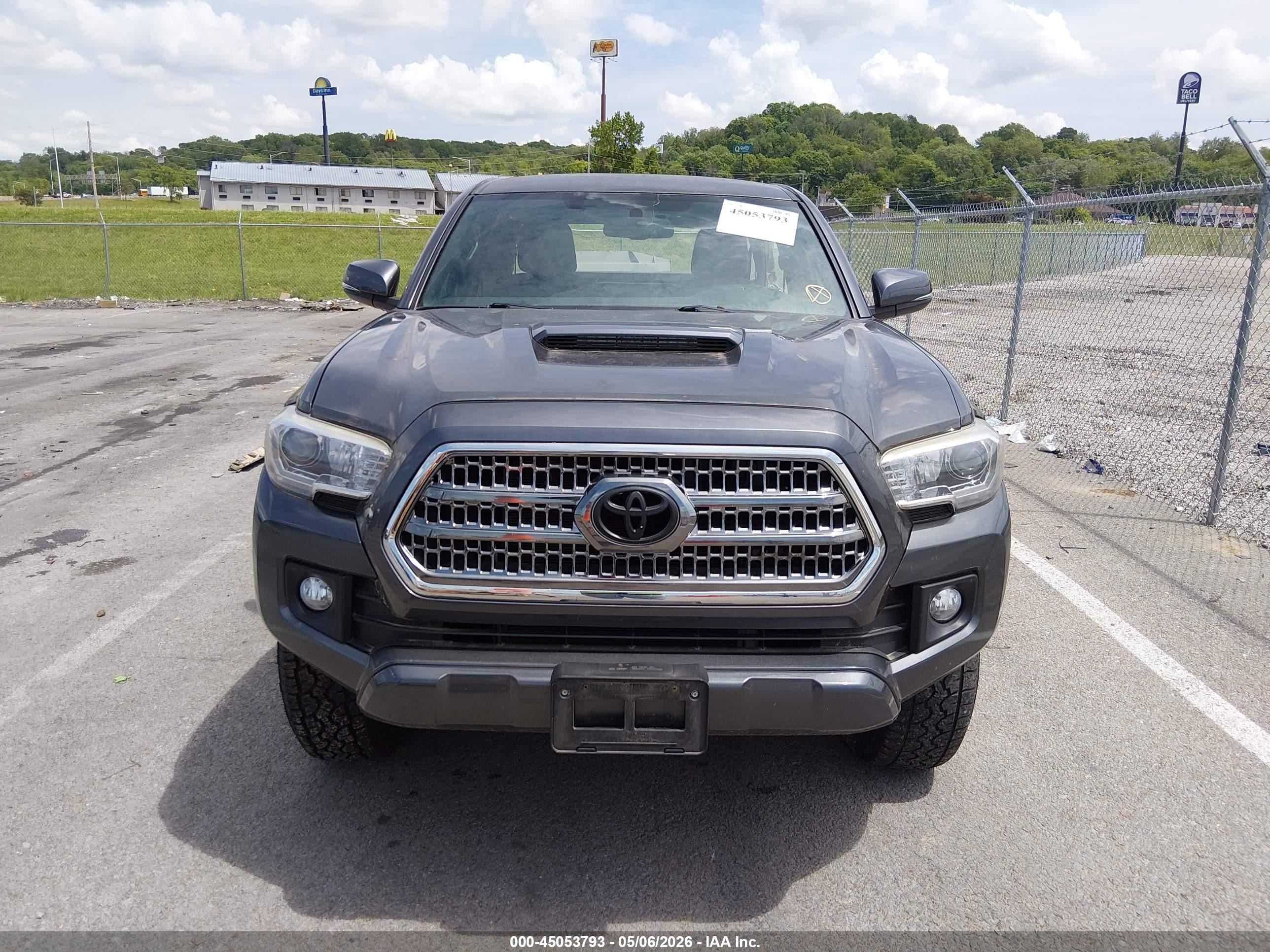 2017 Toyota Tacoma Trd Sport Gray vin: 3TMCZ5AN0HM044129