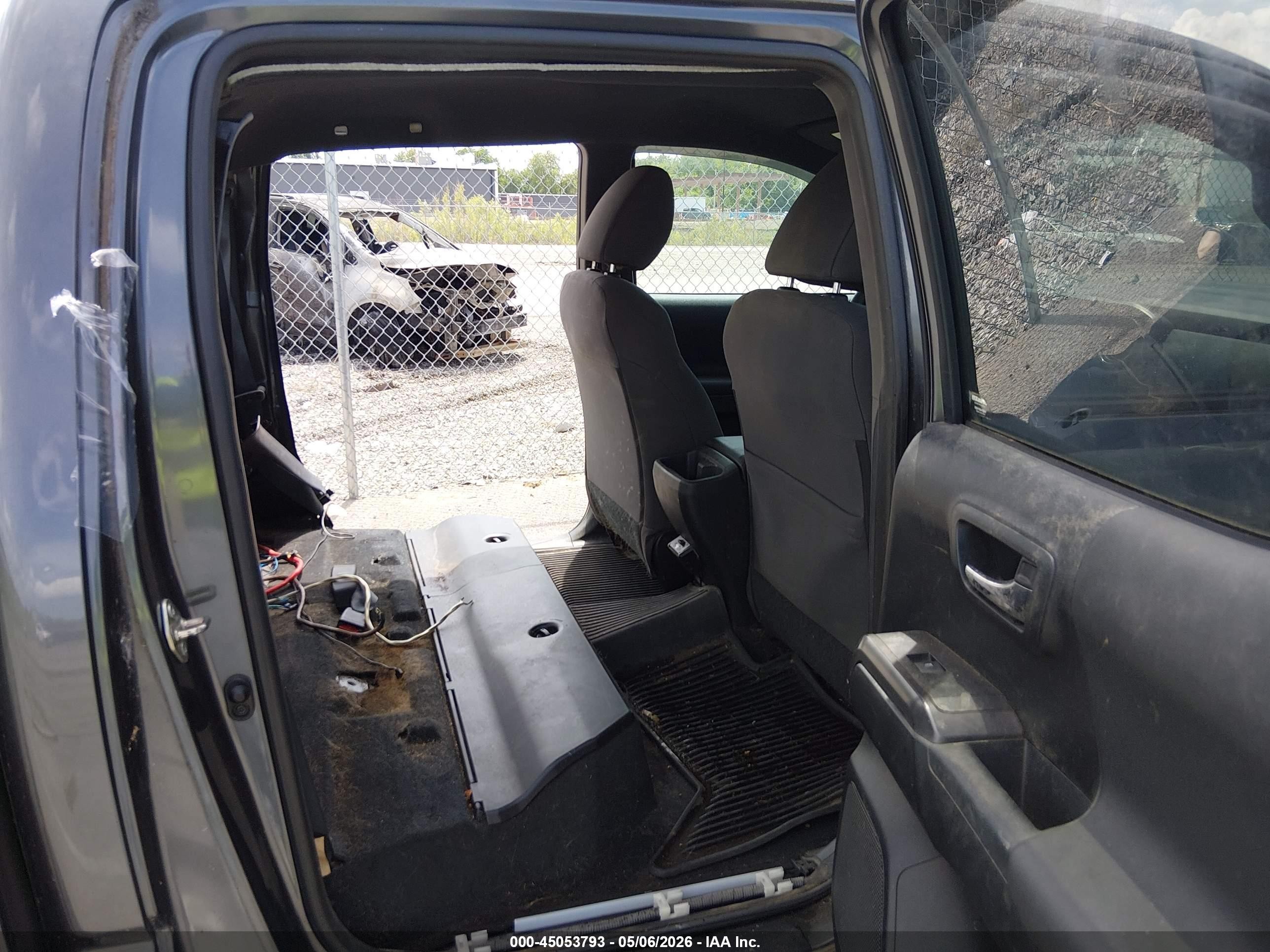 2017 Toyota Tacoma Trd Sport Gray vin: 3TMCZ5AN0HM044129