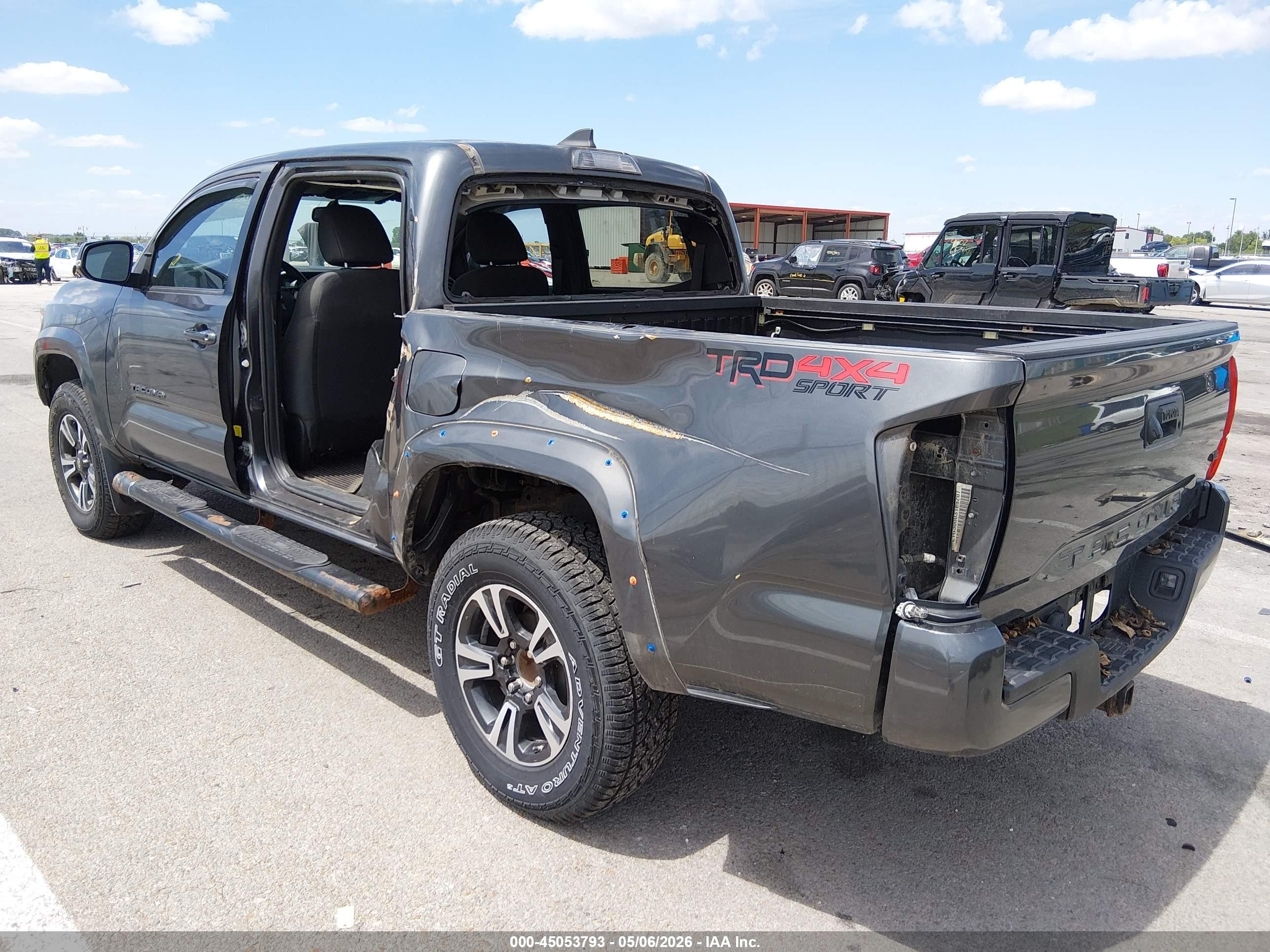 2017 Toyota Tacoma Trd Sport Gray vin: 3TMCZ5AN0HM044129