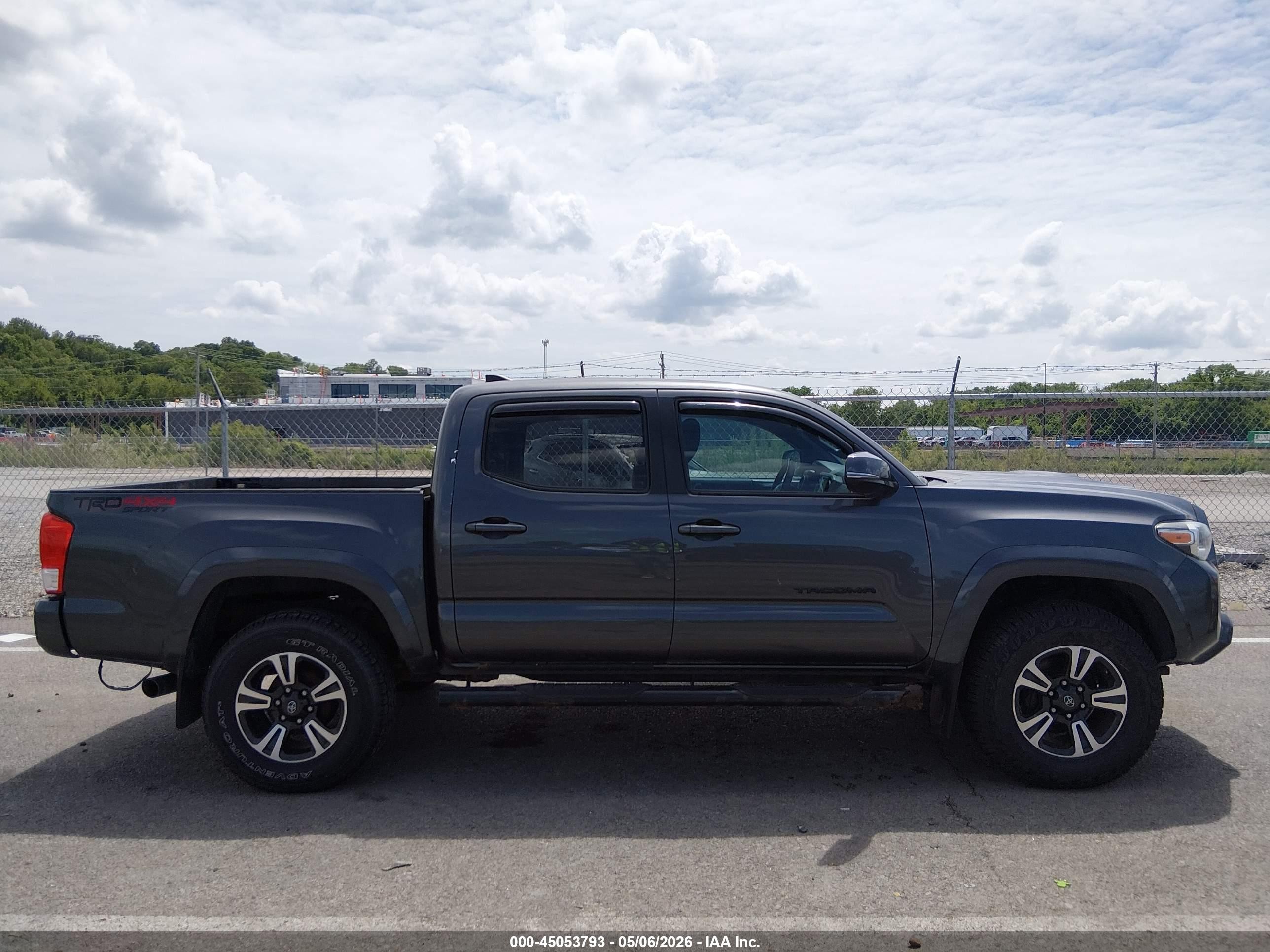 2017 Toyota Tacoma Trd Sport Gray vin: 3TMCZ5AN0HM044129