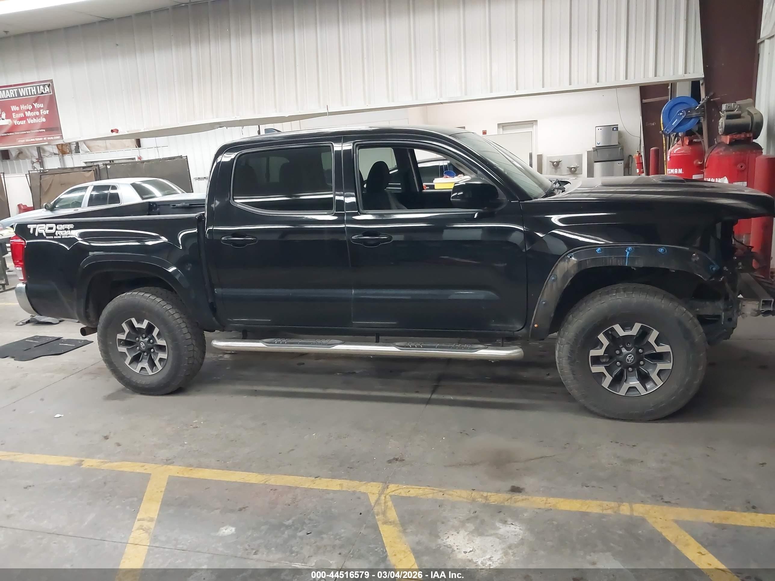 2017 Toyota Tacoma Sr5 V6 Black vin: 3TMCZ5AN1HM050800