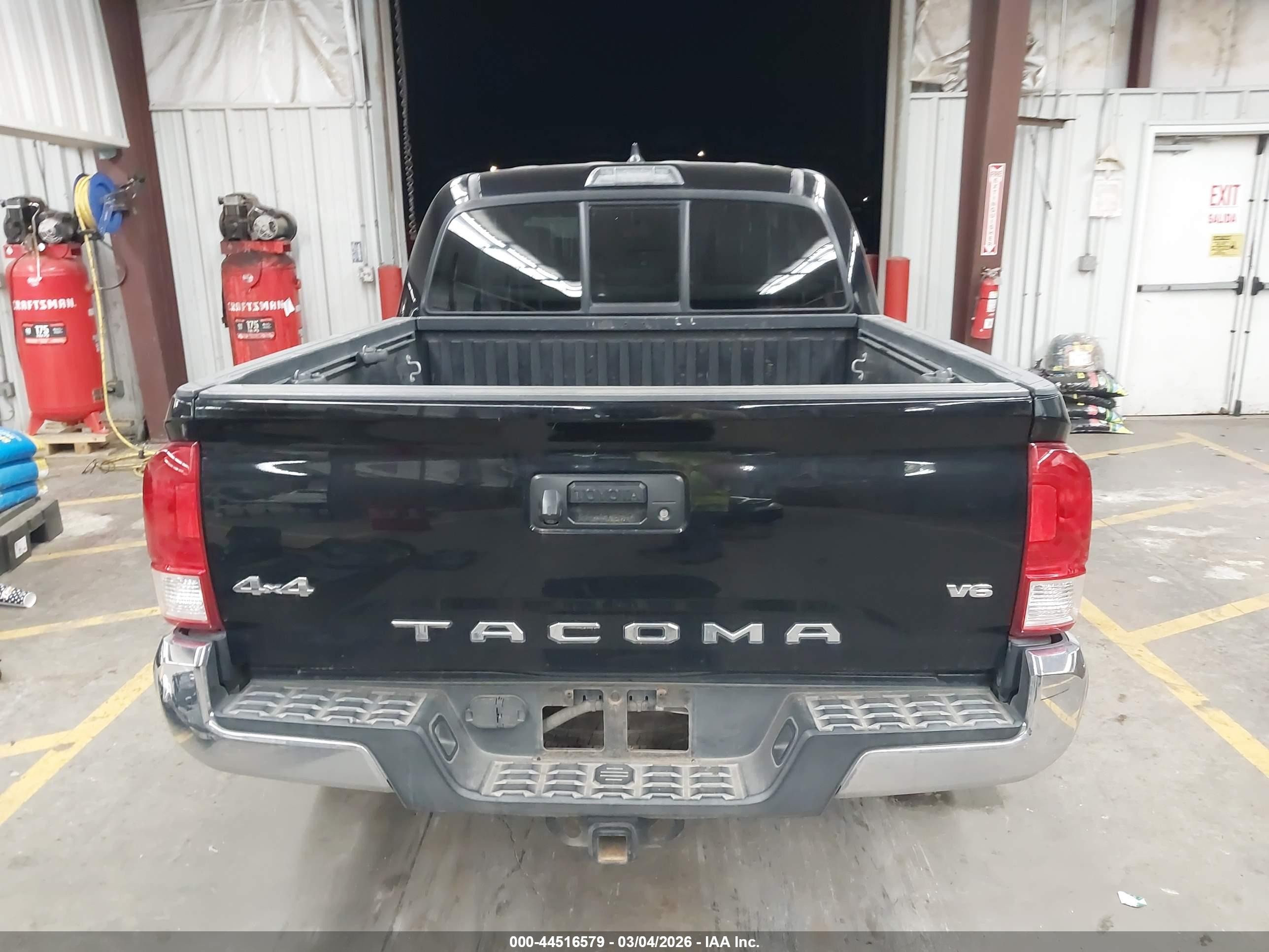 2017 Toyota Tacoma Sr5 V6 Black vin: 3TMCZ5AN1HM050800