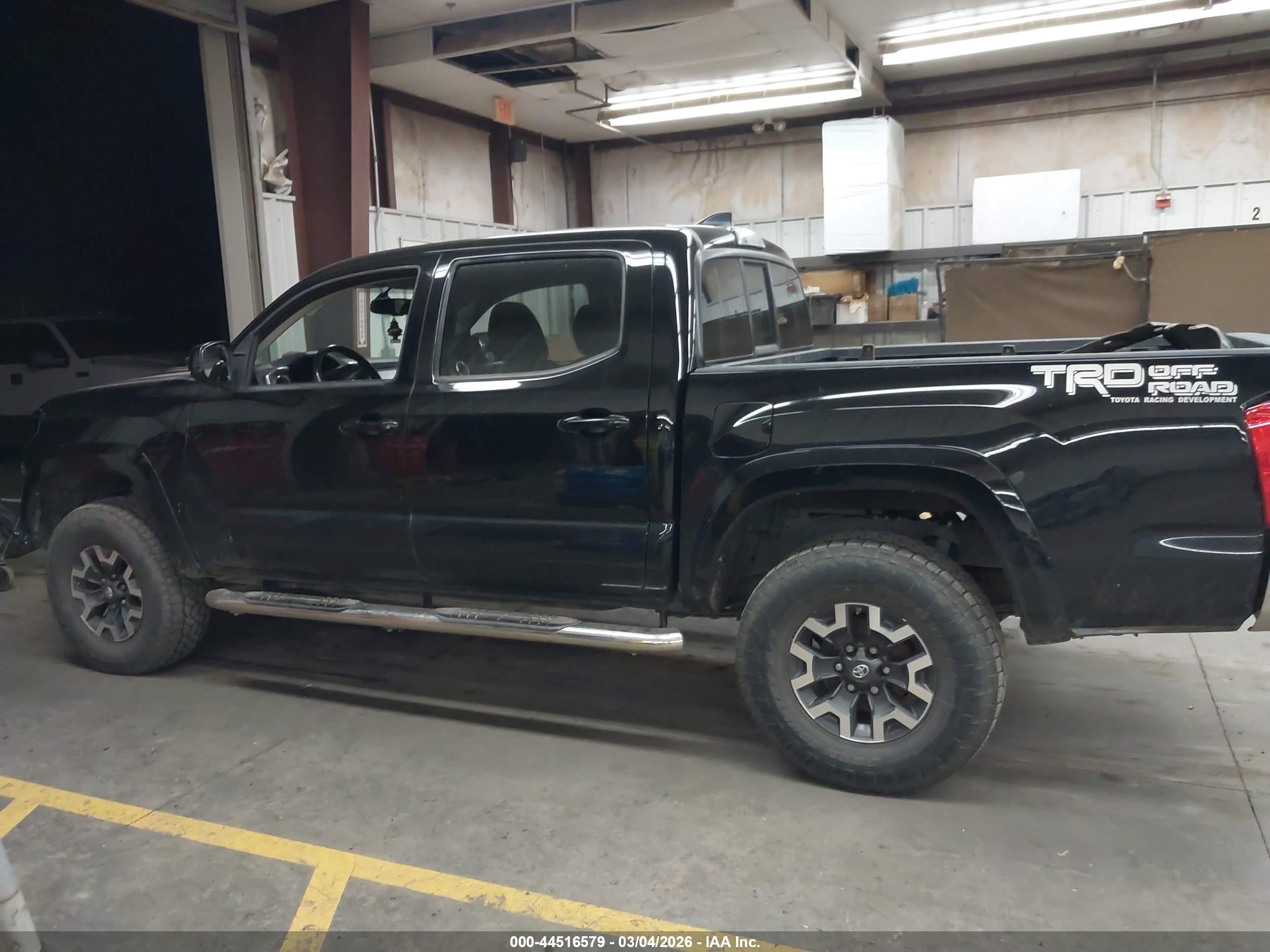 2017 Toyota Tacoma Sr5 V6 Black vin: 3TMCZ5AN1HM050800