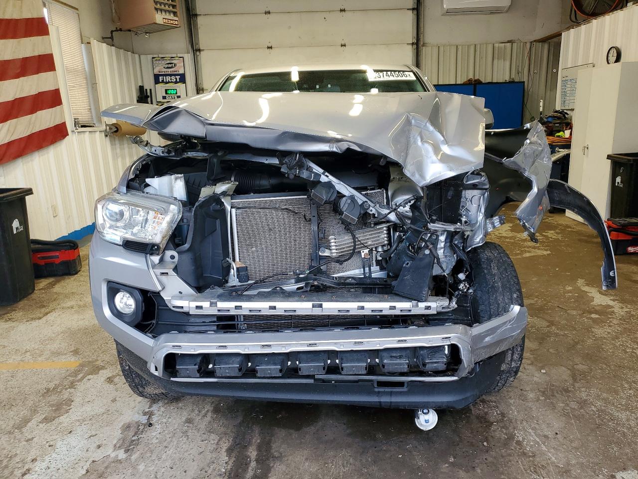 2020 Toyota Tacoma Silver vin: 3TMCZ5AN1LM326742