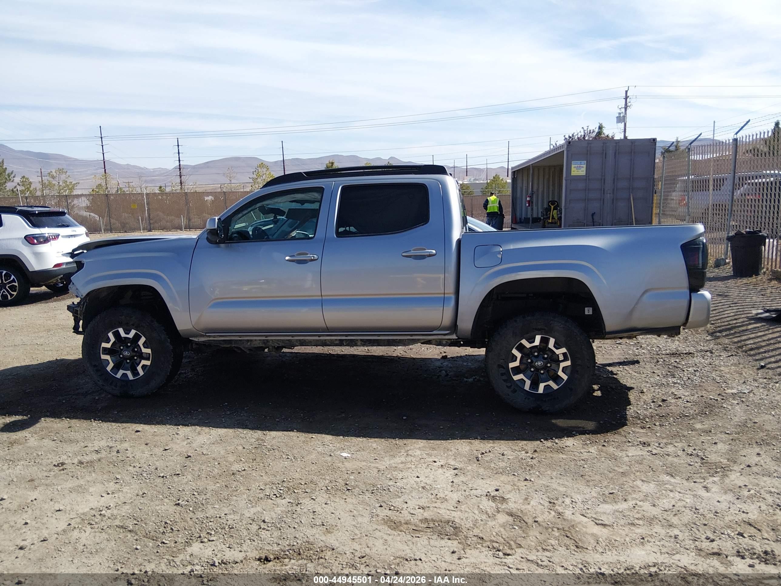 2021 Toyota Tacoma Sr V6 Серебряный vin: 3TMCZ5AN1MM402669