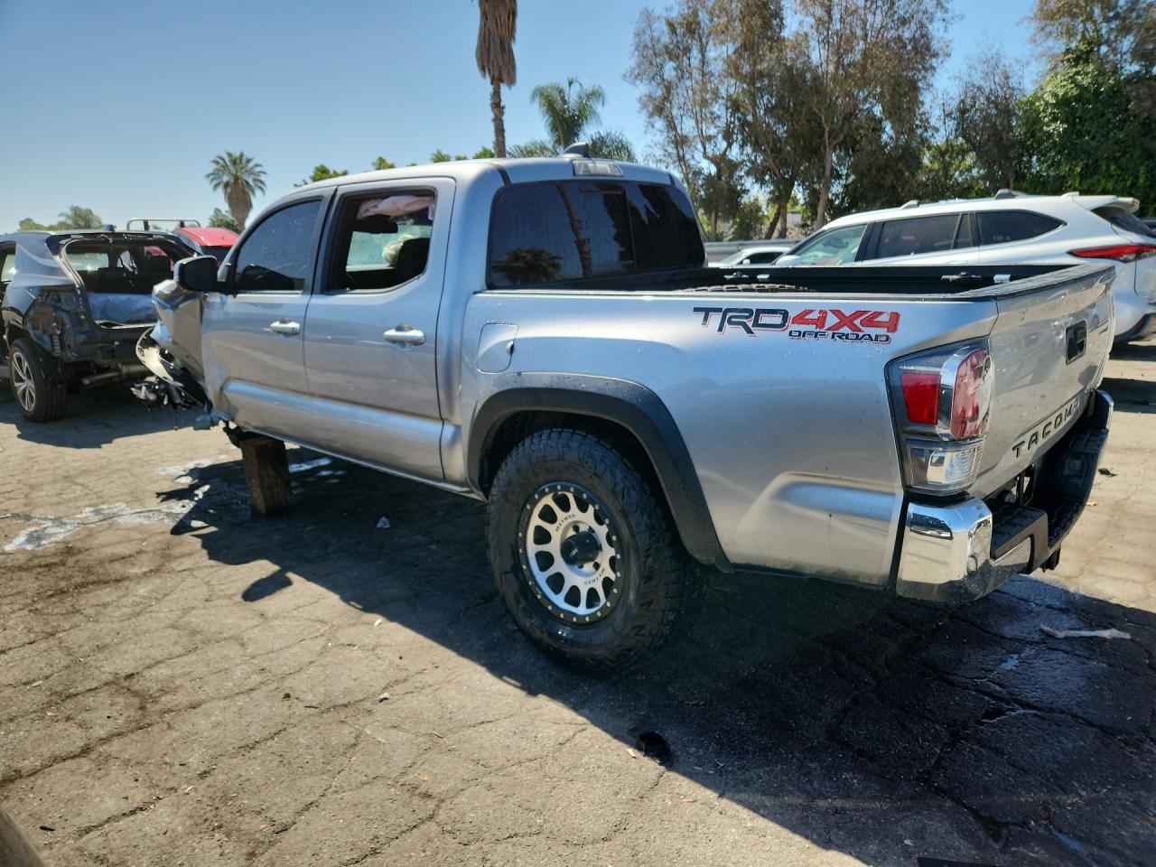 2023 Toyota Tacoma Trd Off-road Tan vin: 3TMCZ5AN1PM607011 Damage: Left Front Fender, Severe Damage, Replacement Required