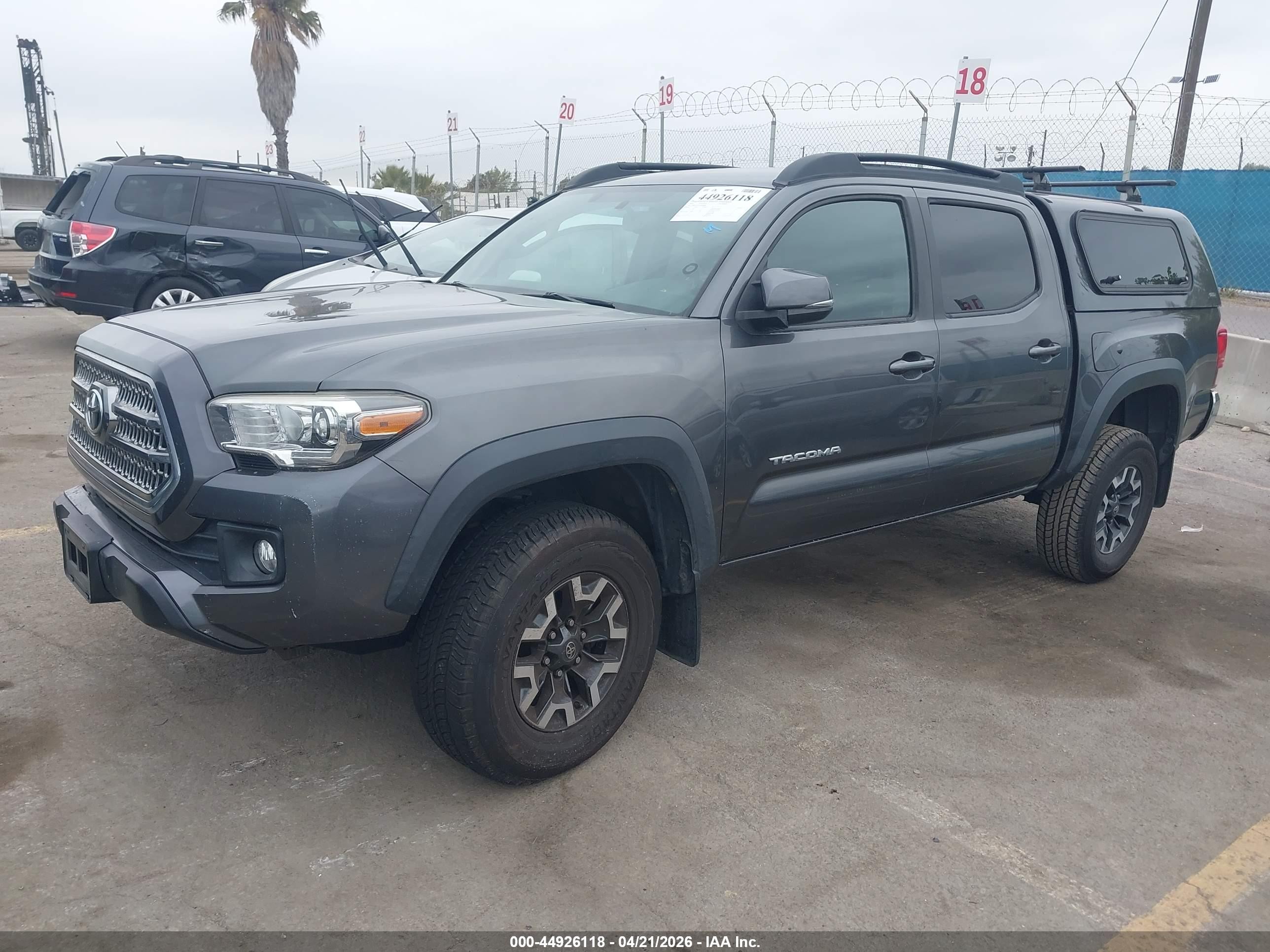 2016 Toyota Tacoma Trd Off Road Gray vin: 3TMCZ5AN2GM026889