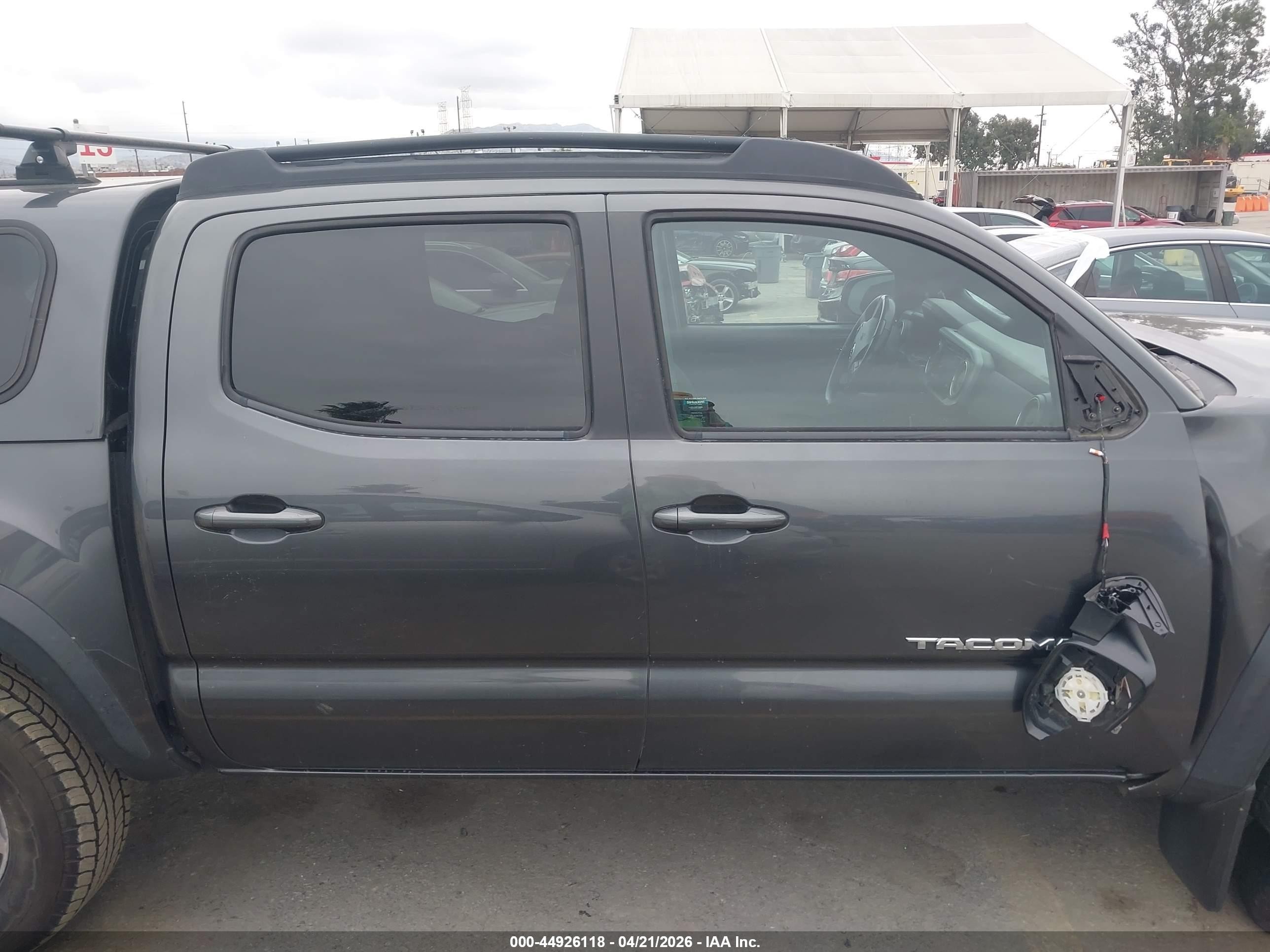 2016 Toyota Tacoma Trd Off Road Gray vin: 3TMCZ5AN2GM026889
