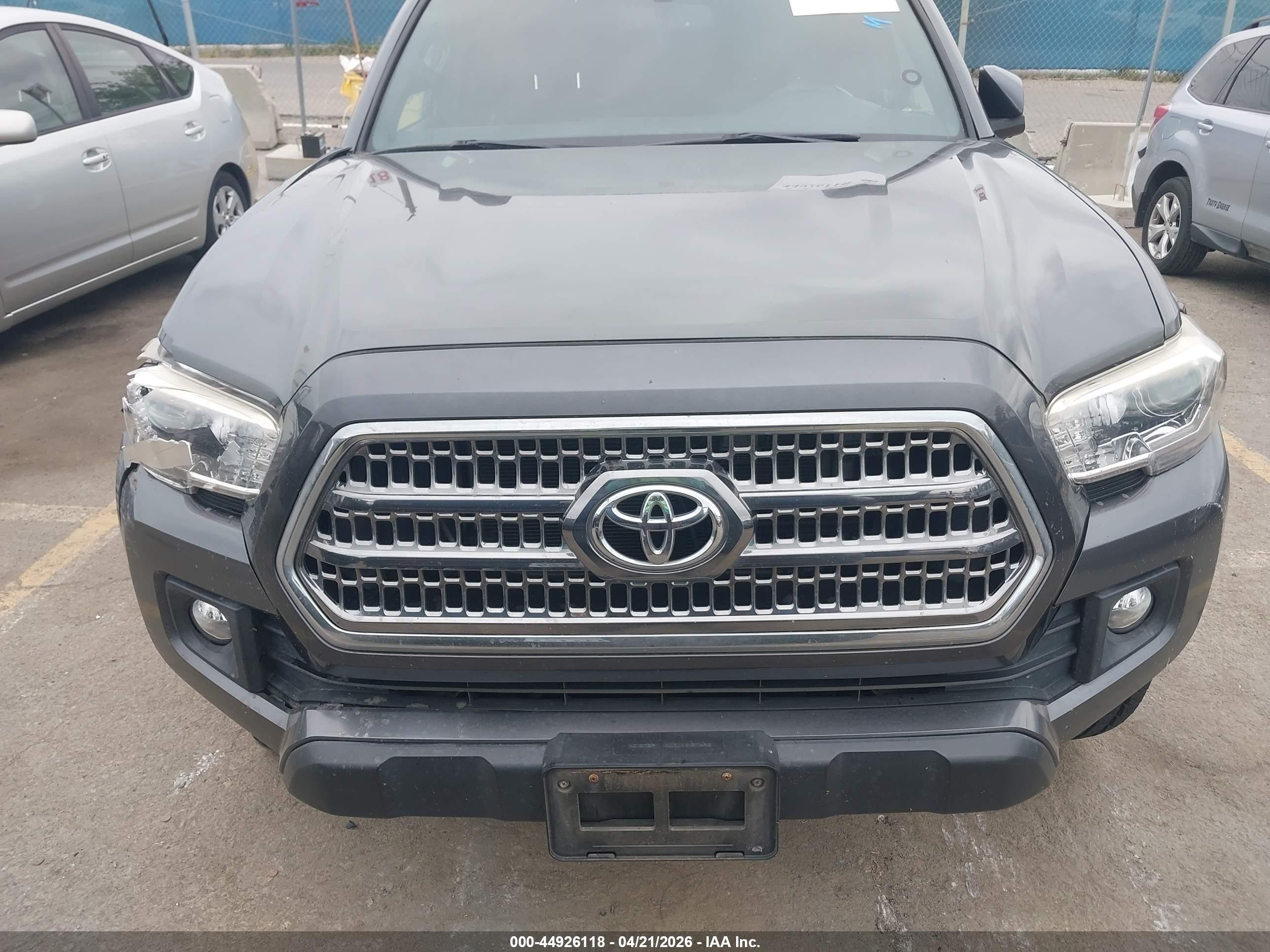 2016 Toyota Tacoma Trd Off Road Gray vin: 3TMCZ5AN2GM026889