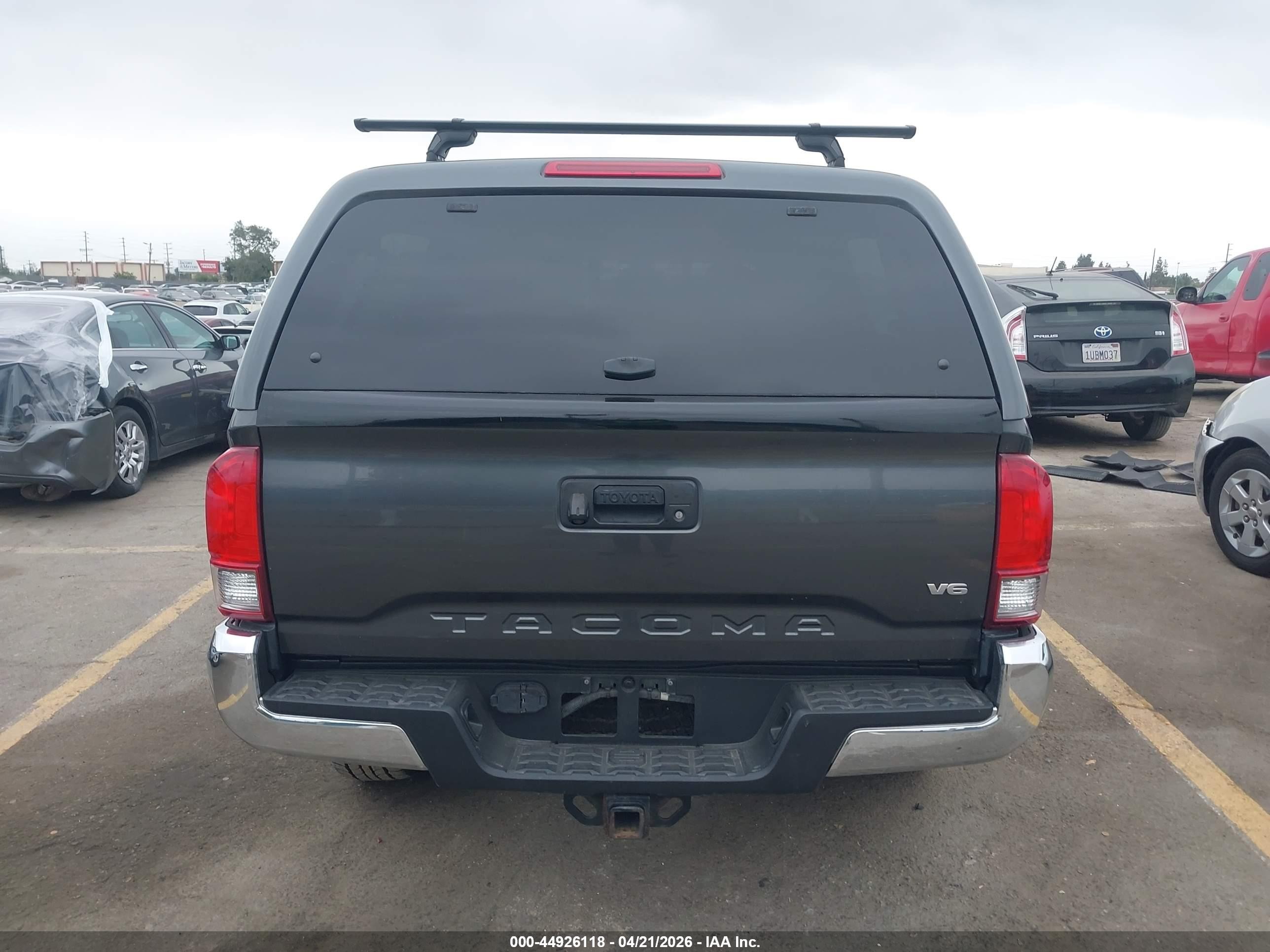 2016 Toyota Tacoma Trd Off Road Gray vin: 3TMCZ5AN2GM026889
