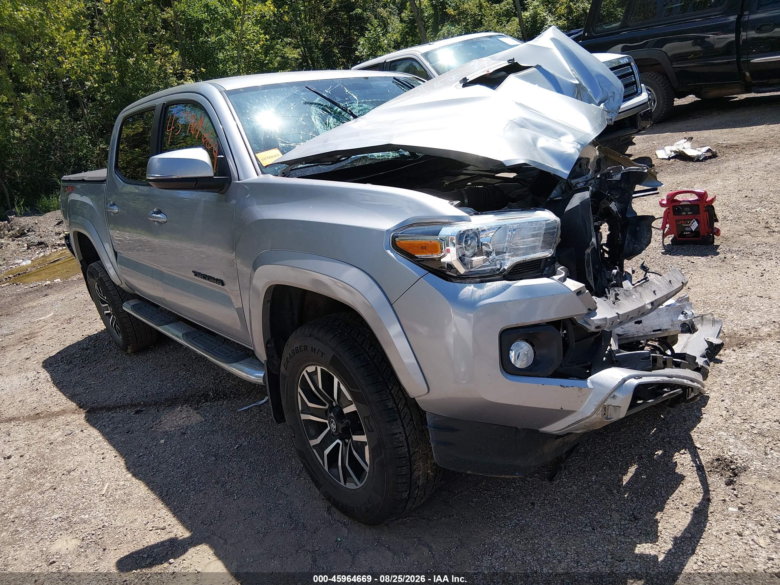 2020 Toyota Tacoma Trd Sport Silver vin: 3TMCZ5AN2LM367042