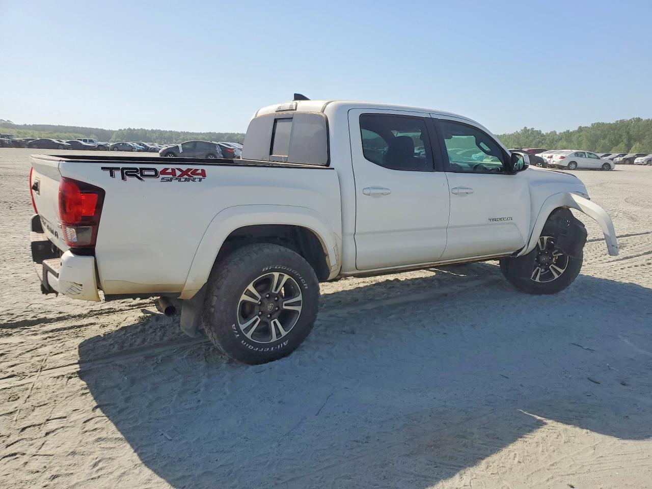 2019 Toyota Tacoma Trd Sport White vin: 3TMCZ5AN4KM221675