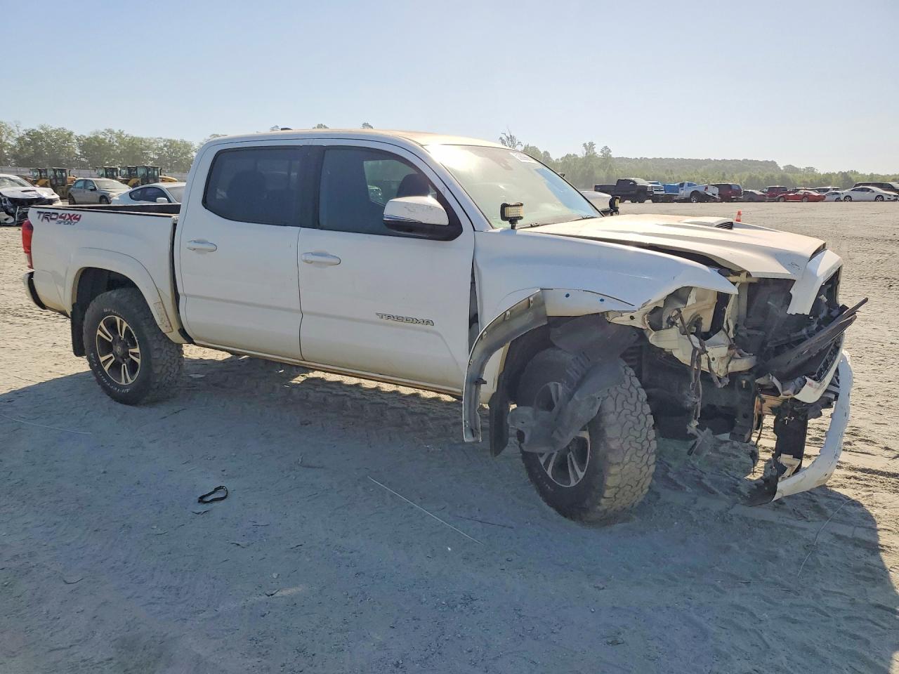 2019 Toyota Tacoma Trd Sport White vin: 3TMCZ5AN4KM221675