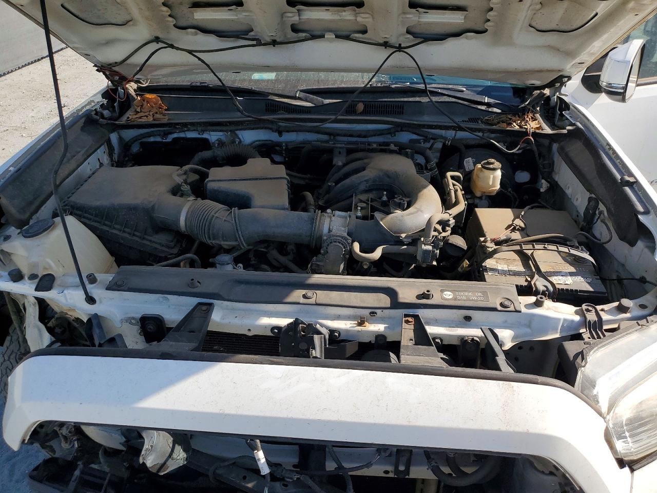 2019 Toyota Tacoma Trd Sport White vin: 3TMCZ5AN4KM221675