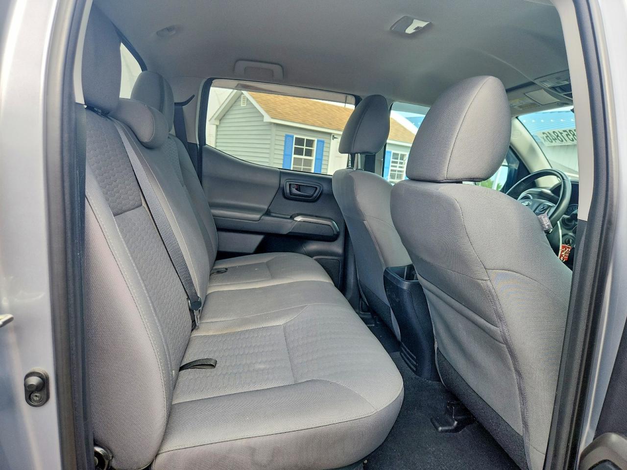 2019 Toyota Tacoma Sr5 V6 Silver vin: 3TMCZ5AN5KM242485