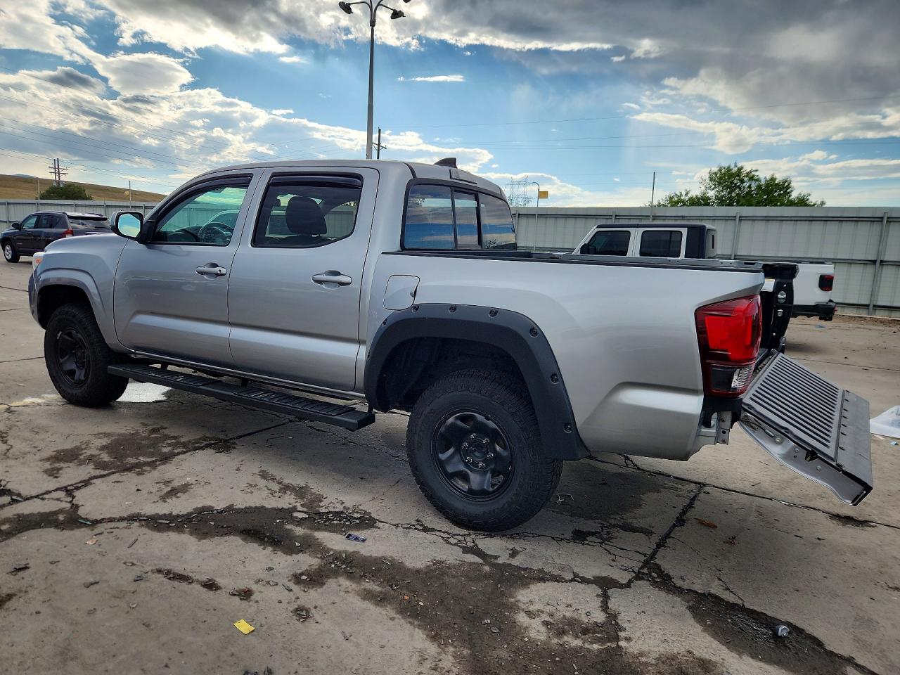 2022 Toyota Tacoma Silver vin: 3TMCZ5AN5NM492443