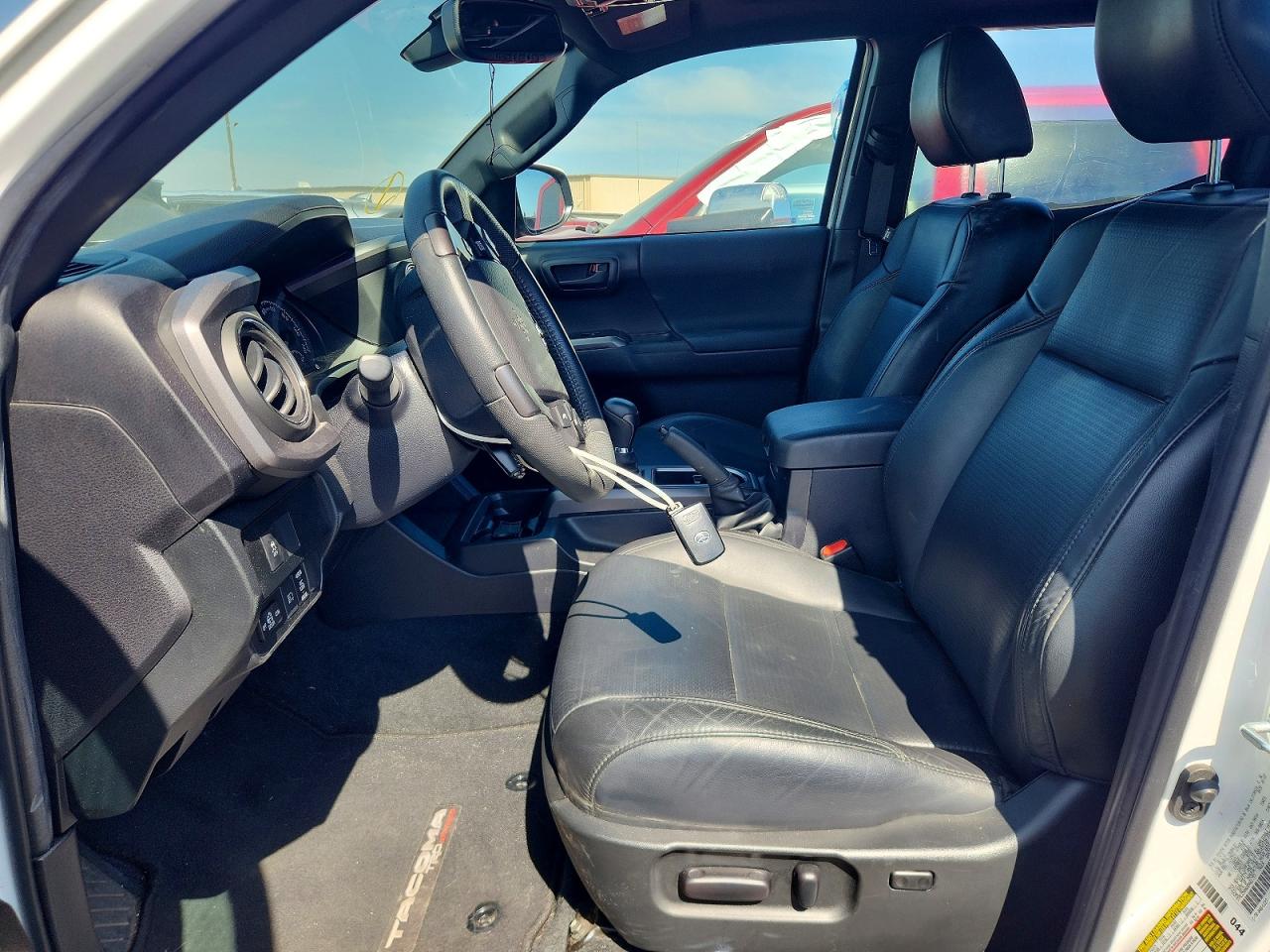 2022 Toyota Tacoma Trd Off-road White vin: 3TMCZ5AN6NM481757