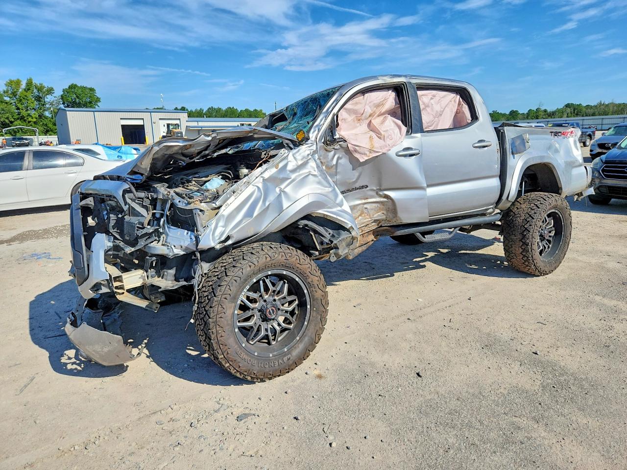 2017 Toyota Tacoma Trd Sport Silver vin: 3TMCZ5AN8HM061857